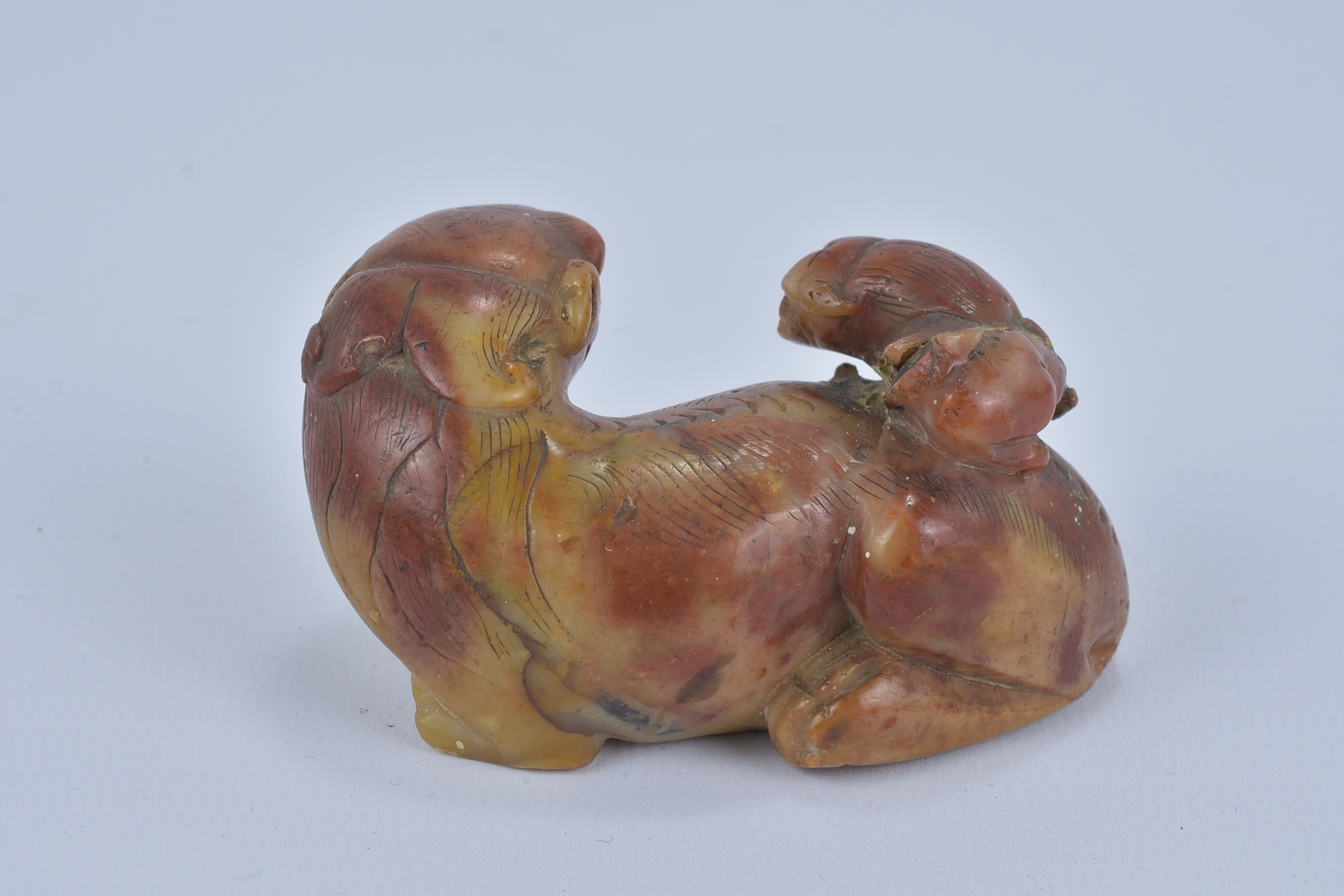 A 19th Century Chinese orange and yellow Soapstone Lion and cub. 7.5cm x 3.5cm - Image 2 of 3