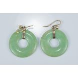 A Pair of Chinese Jade disc Earrings with gold metal clasps. 2.4cm, 2.4cm diameter (2)