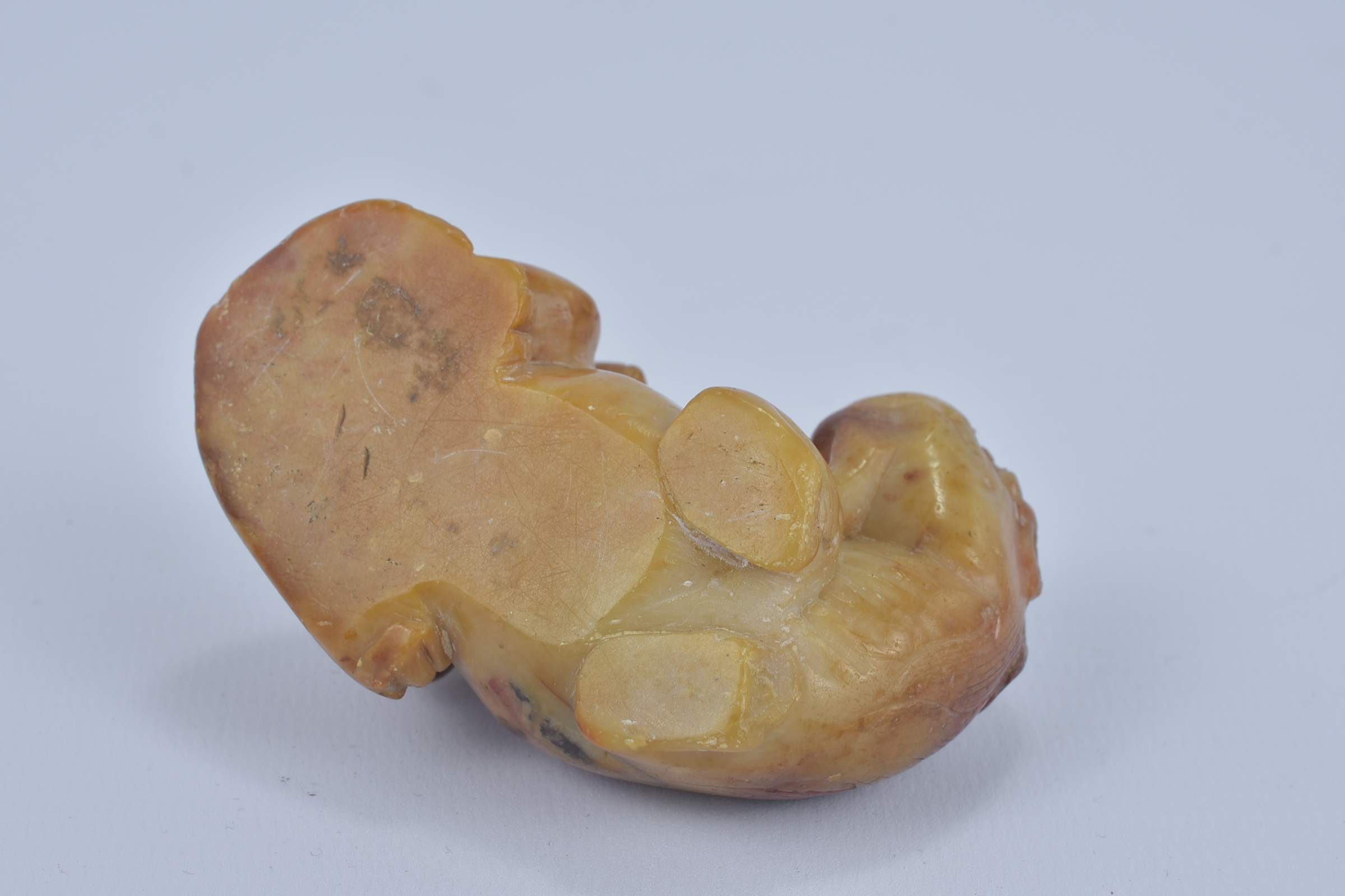 A 19th Century Chinese orange and yellow Soapstone Lion and cub. 7.5cm x 3.5cm - Image 3 of 3