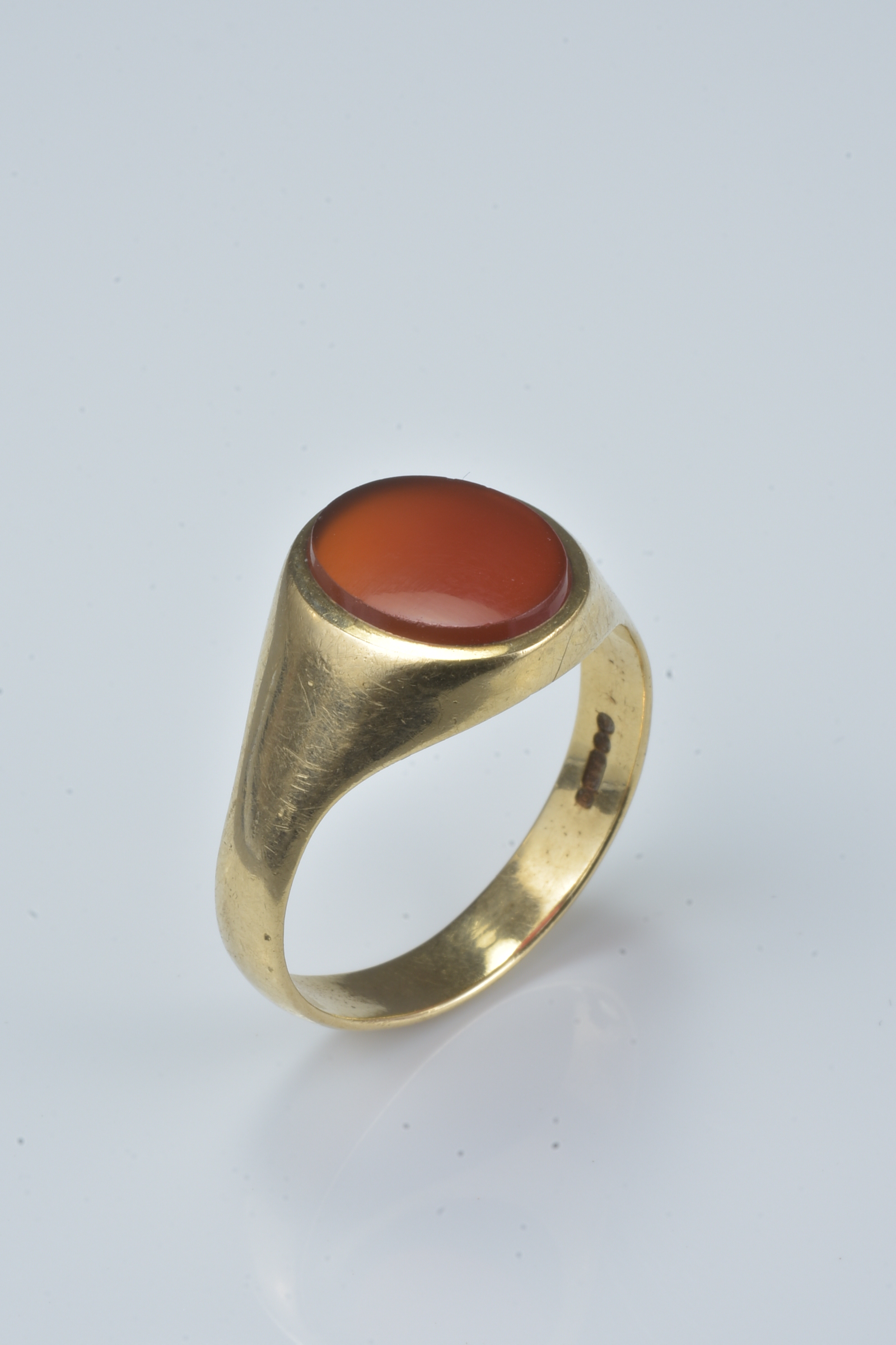 9ct gold ring with agate stone. Size W