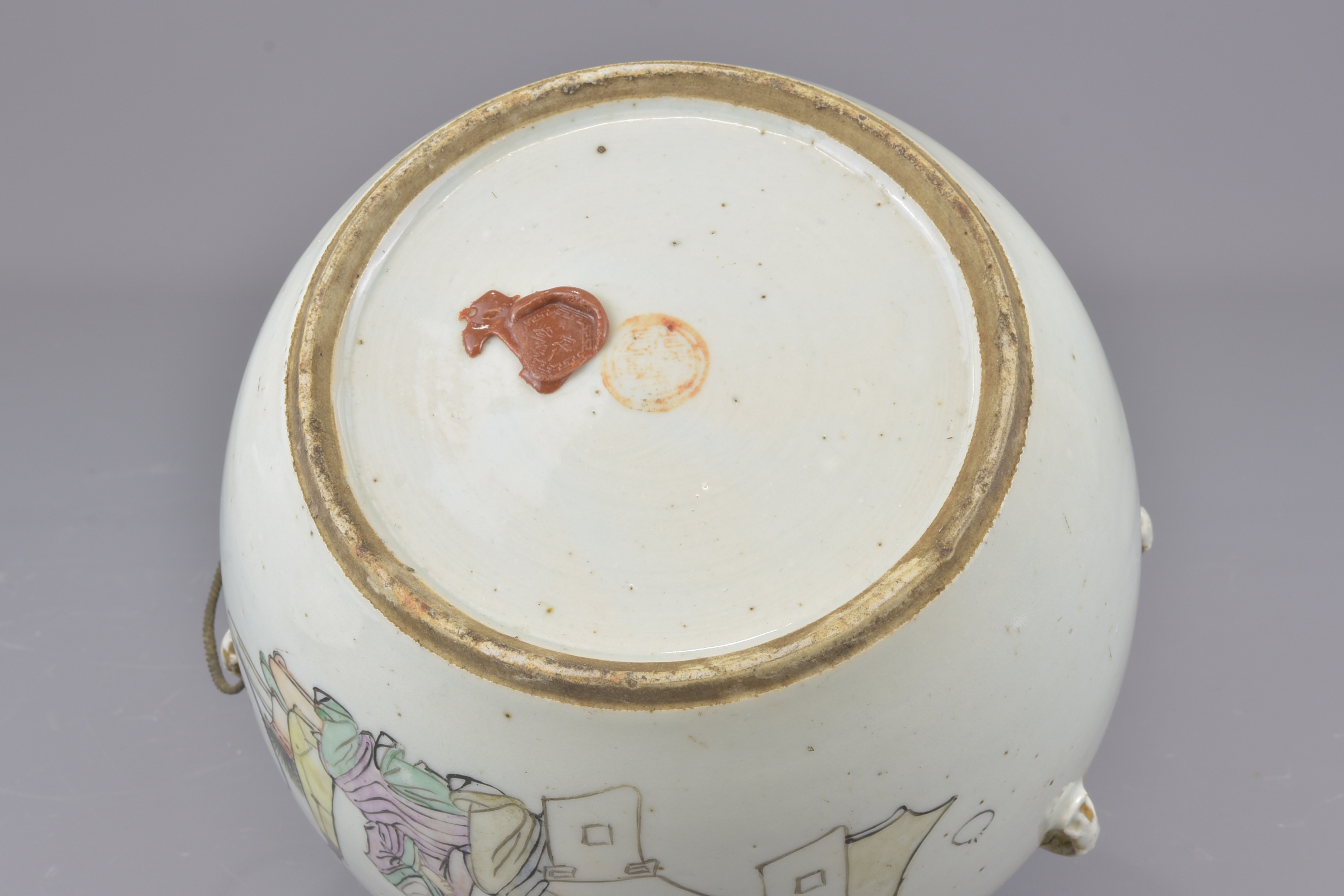 A Chinese Republican period famille rose porcelain pot and cover. 20cm x 21cm - Image 8 of 9