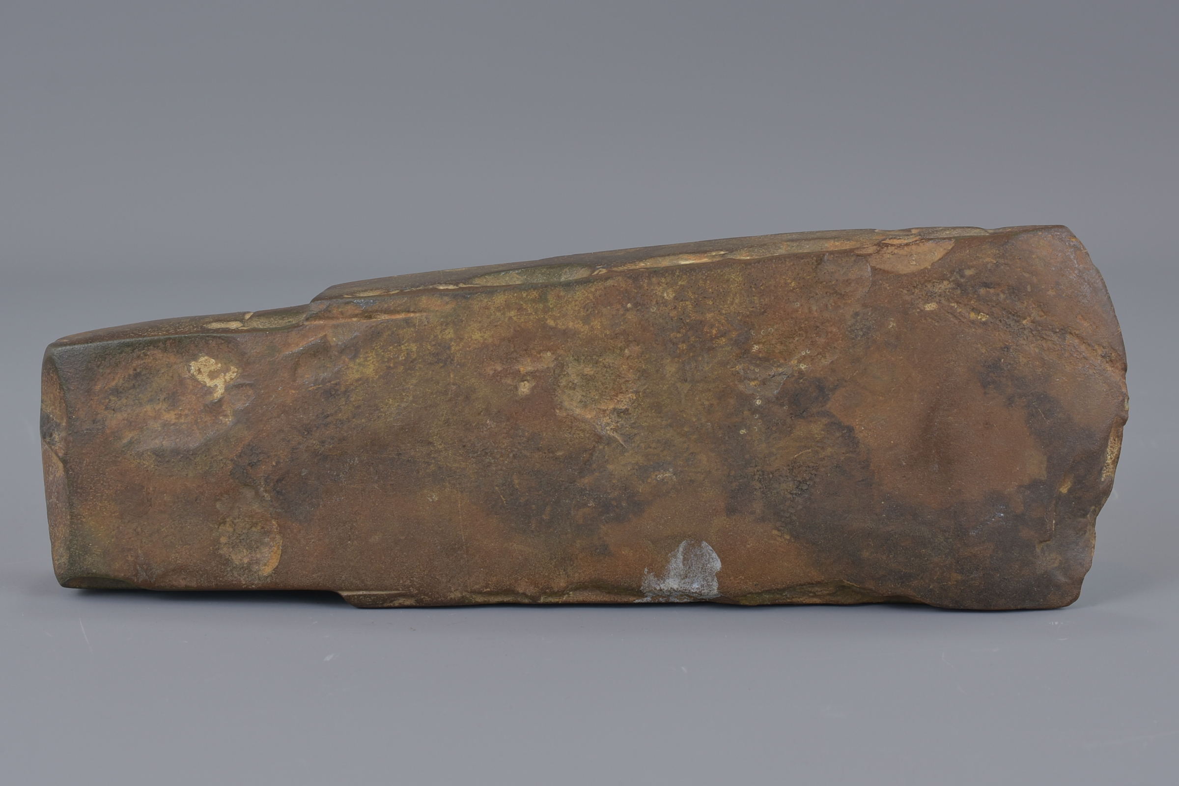 A large Southeast Asian Neolithic Stone Axe. 8x25cm - Image 3 of 6