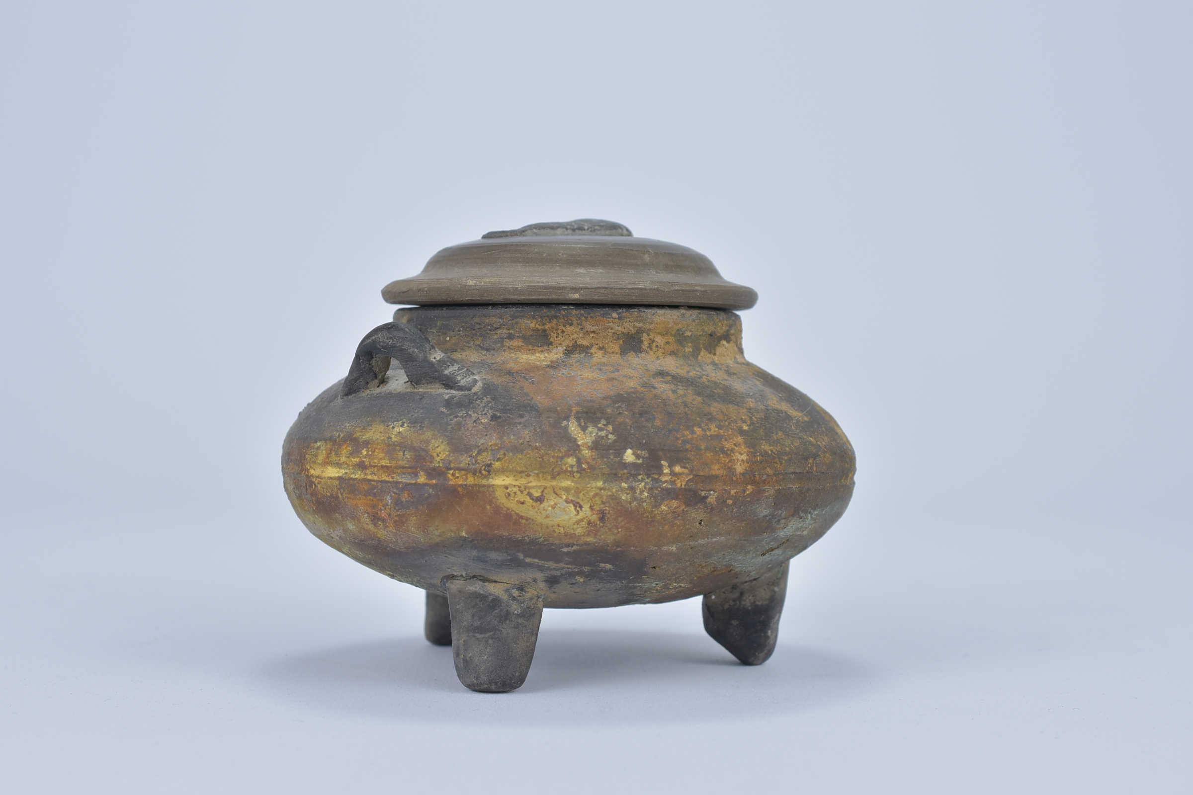 A Chinese Han Dynasty twin handled Grey pottery tripod pot with fish design cover. 8.9cm tall Proven - Image 2 of 4