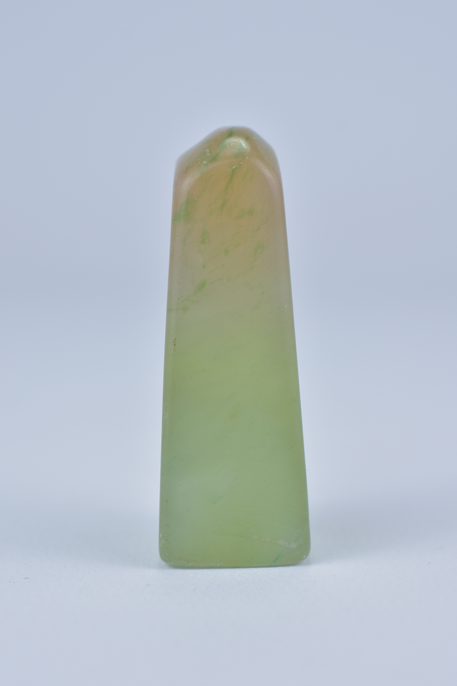 A Chinese pale green and yellow Jadeite Seal uncarved. 4.8cm x 2cm - Image 4 of 4