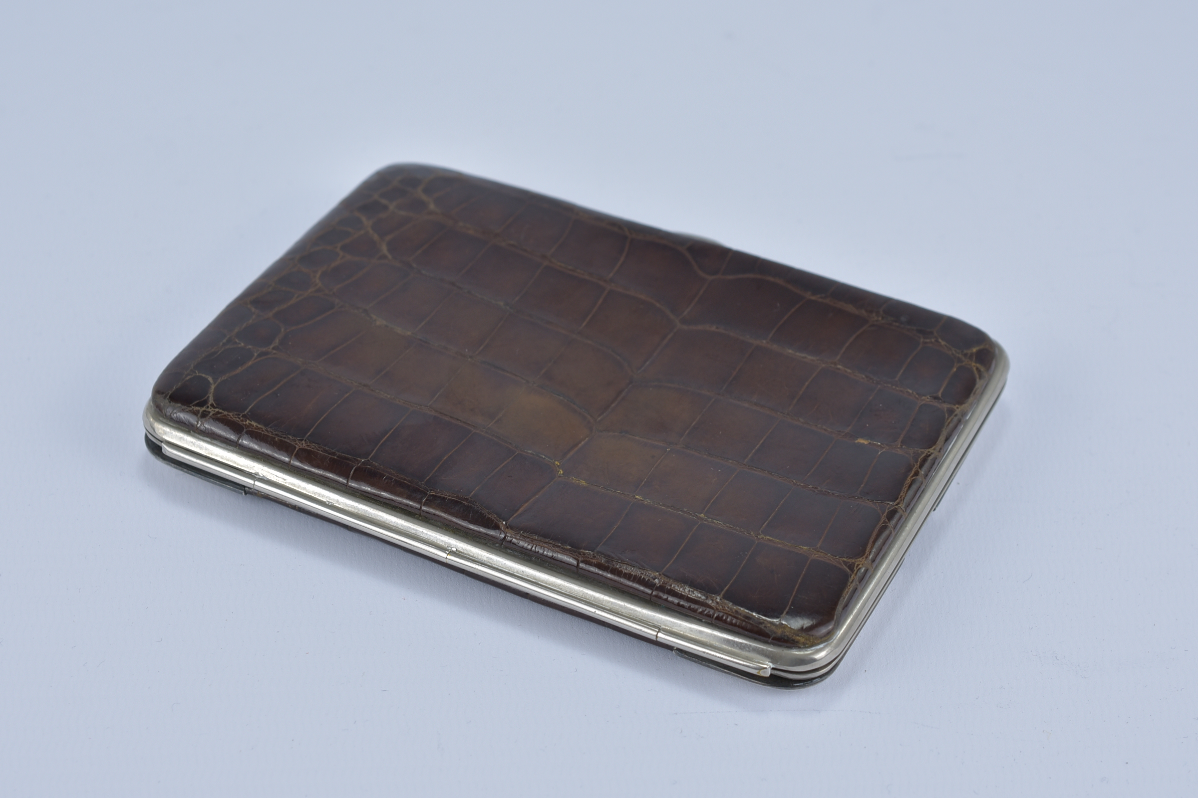 An antique Victorian gentleman's Crocodile leather and silver card case. Stamped. 13cm x 9.2cm x 1cm - Image 2 of 5