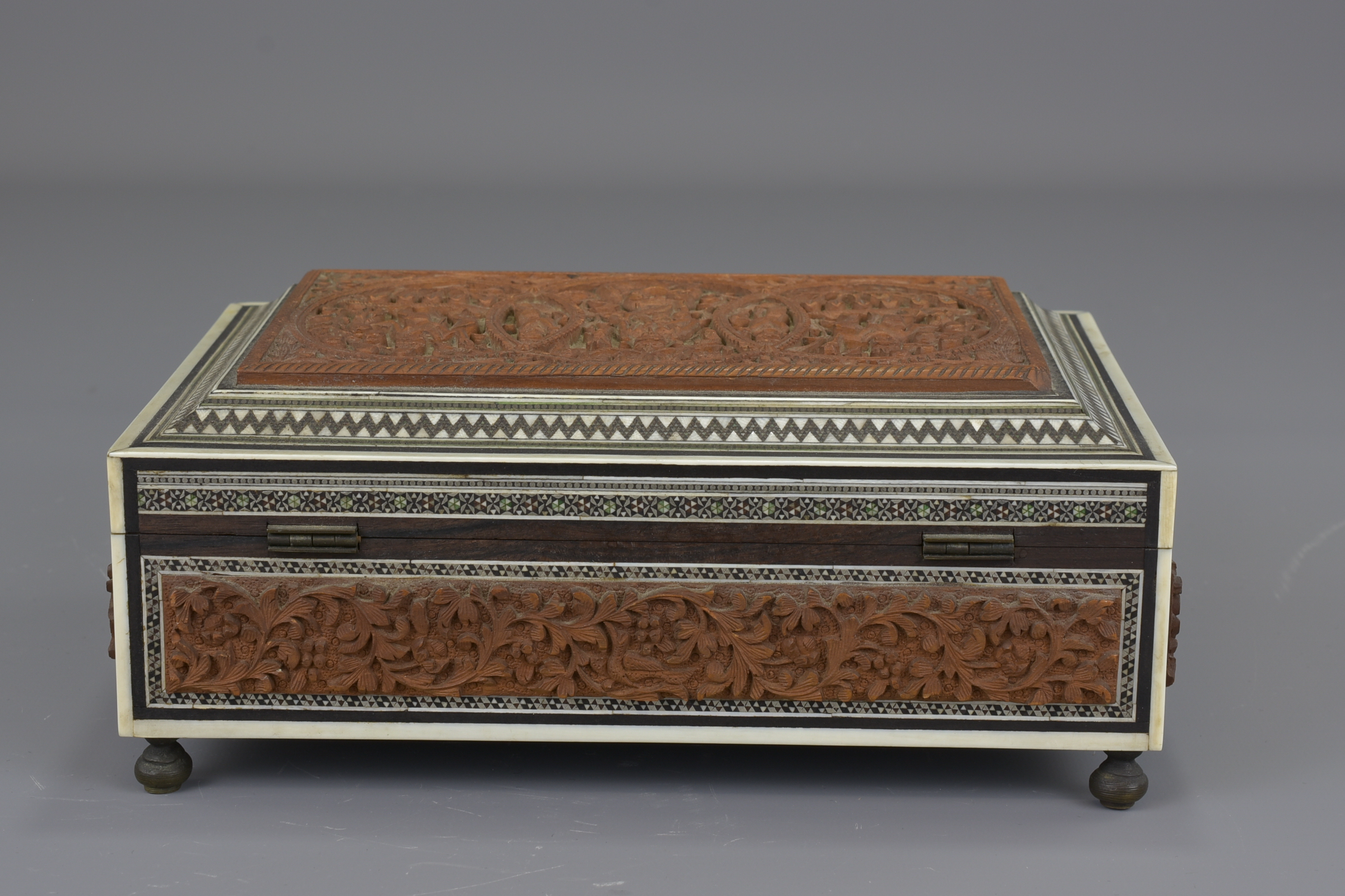 An Indian 19th century sandalwood box inlaid with bone and ebony. 22 cm length. - Image 5 of 8