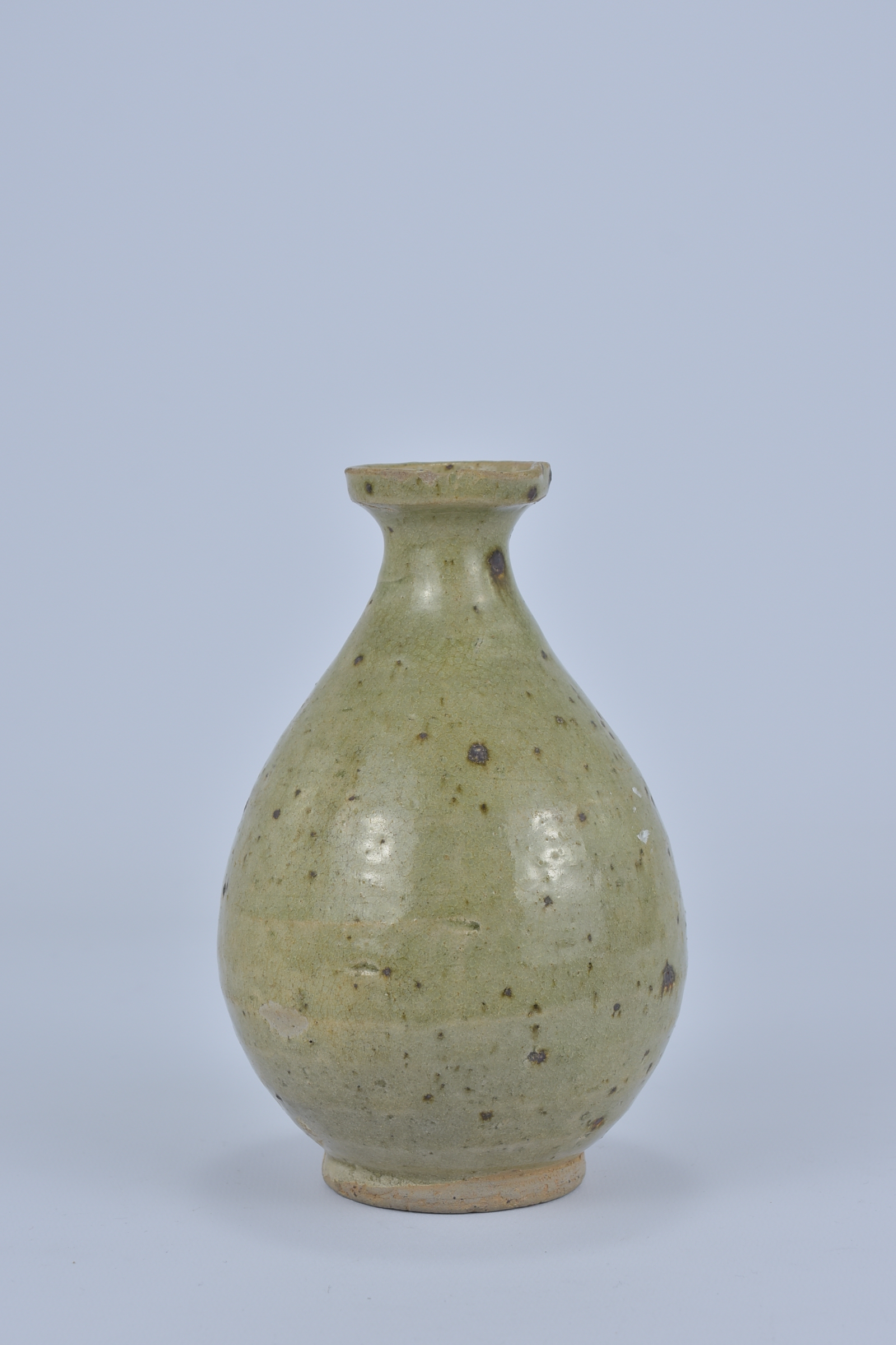 A Chinese Song Dynasty Celadon Wine Bottle. 17cm height - Image 2 of 5