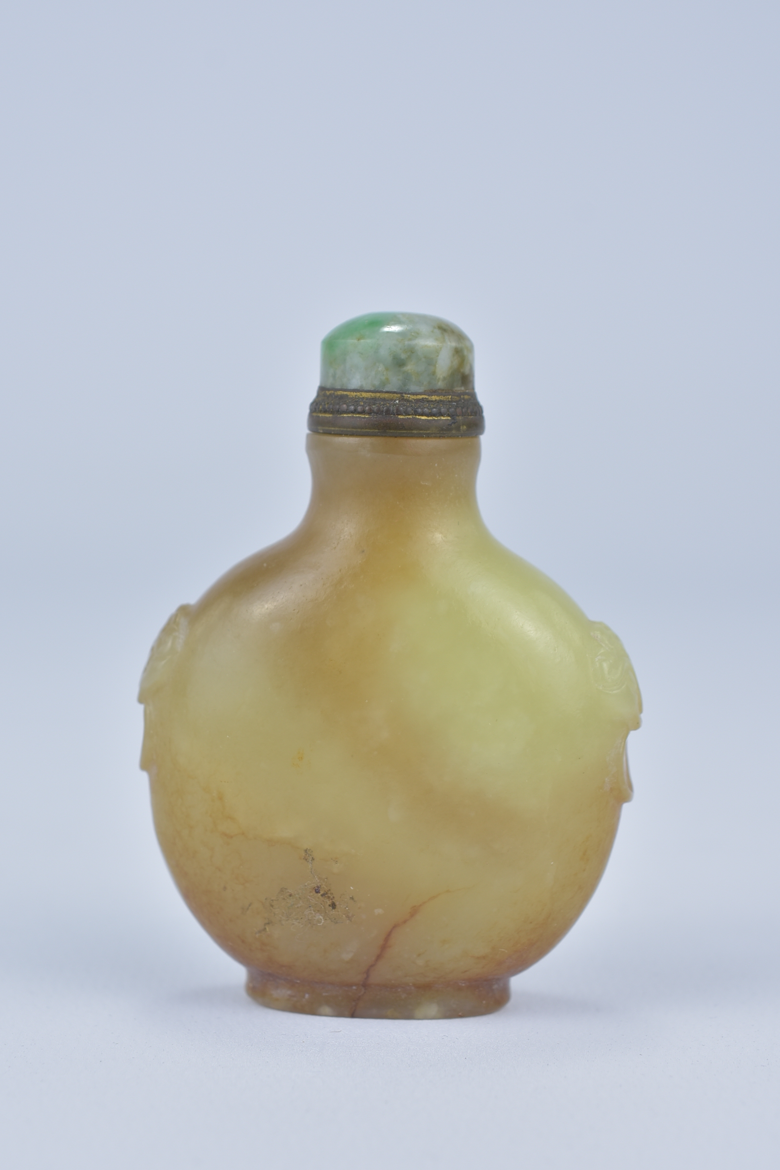 A Chinese 19th century yellow and brown Jade Snuff Bottle with jade stopper. 7cm tall. Purchased bet - Image 3 of 5