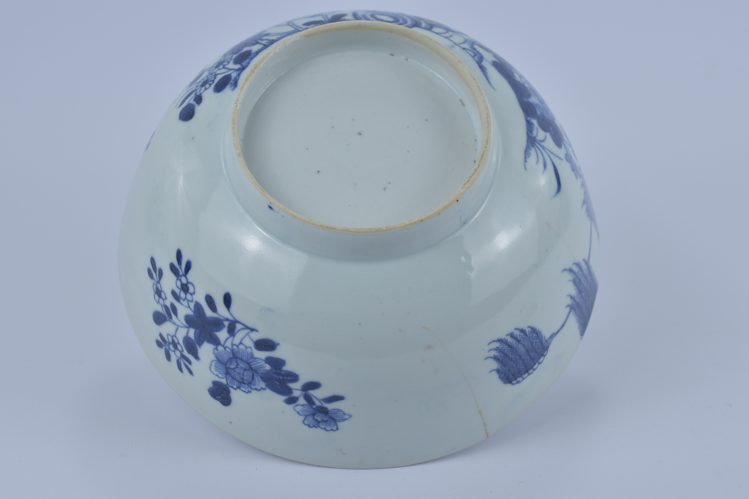 An 18th Century Chinese Blue and White export porcelain Bowl with garden and floral design. Kangxi p - Image 5 of 5