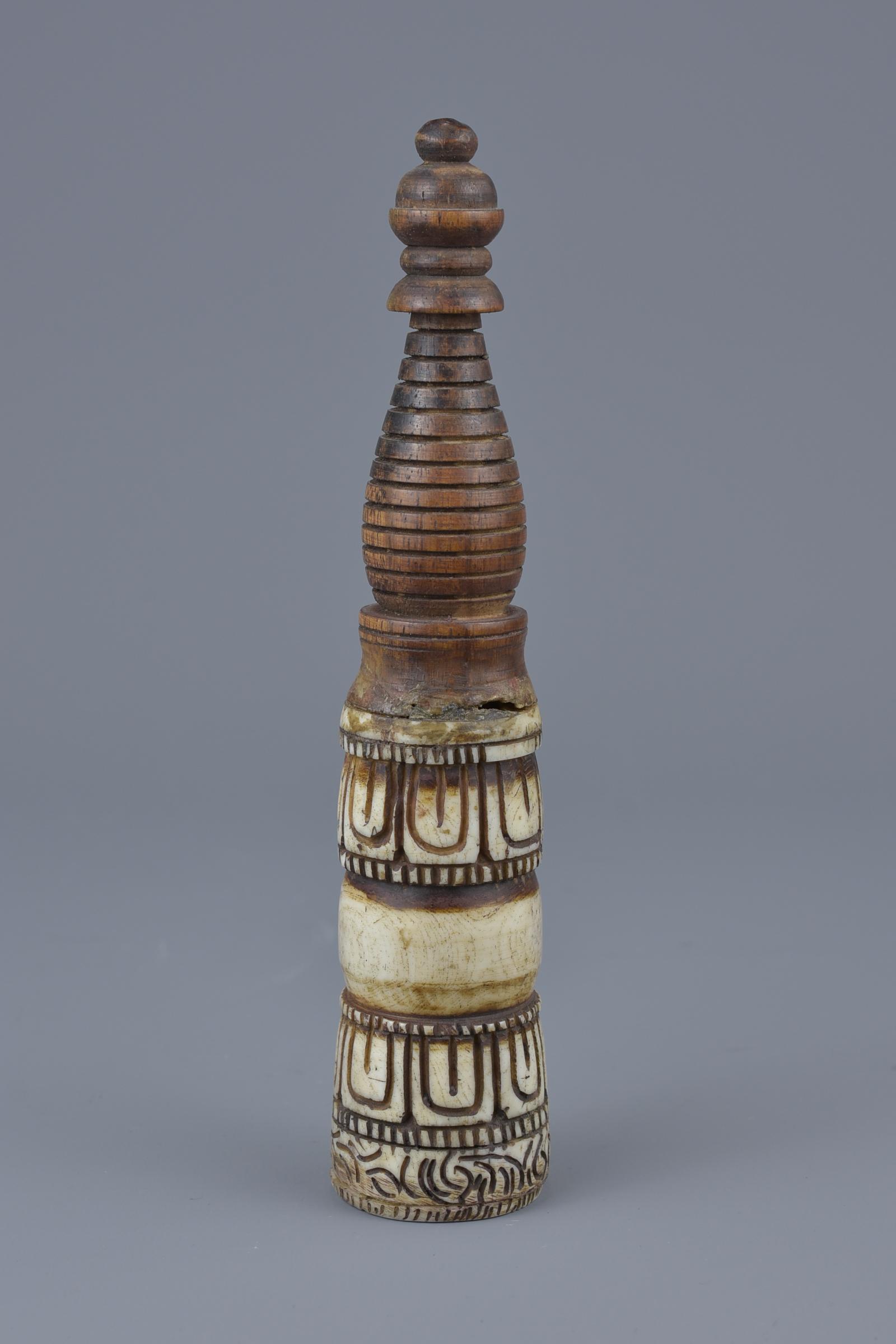 A Tibetan seal carved in wood with spiral handle. 7cm height - Image 3 of 4