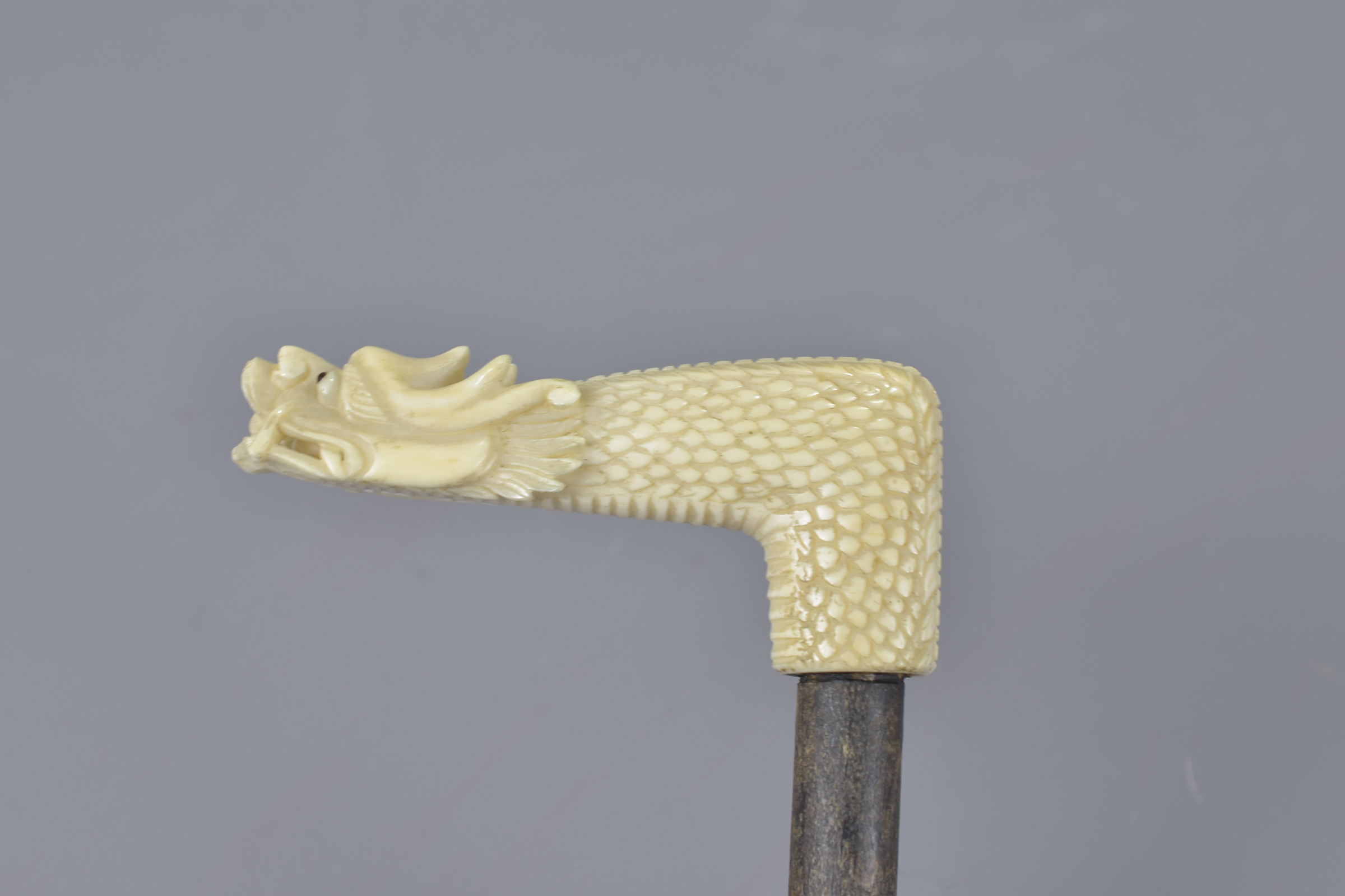 A Chinese Jade turtle string bracelet together with cared ivory parasol handle in the form of a drag - Image 3 of 5