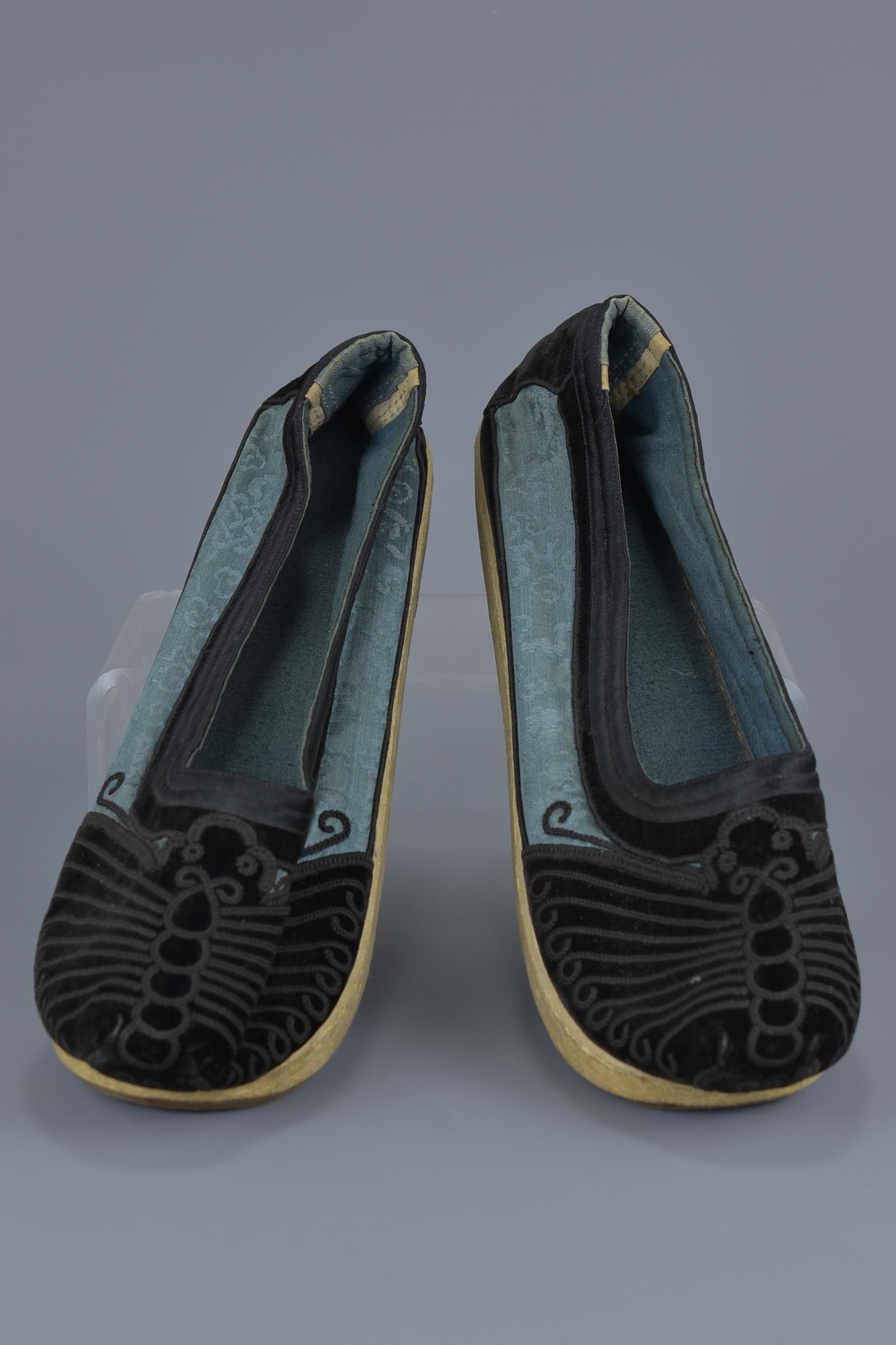 A pair of Chinese 19/20th century men's shoes in black with butterfly design to the toe and blue sil - Image 2 of 4