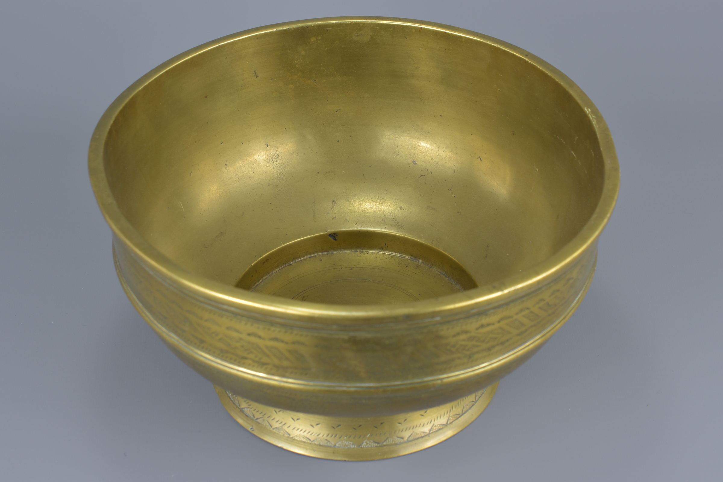 An Indian bronze bowl. - Image 3 of 3