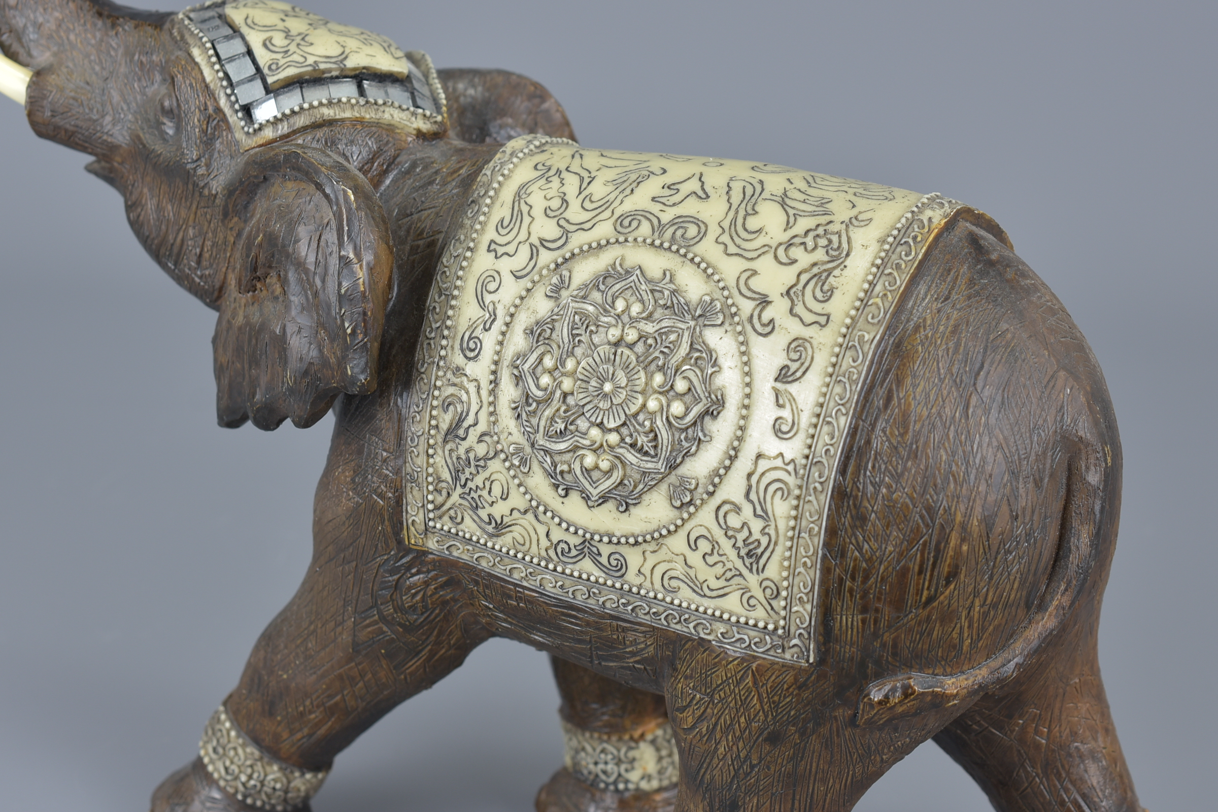 An Indian carved wooden elephant. 25cm x 24cm - Image 3 of 4