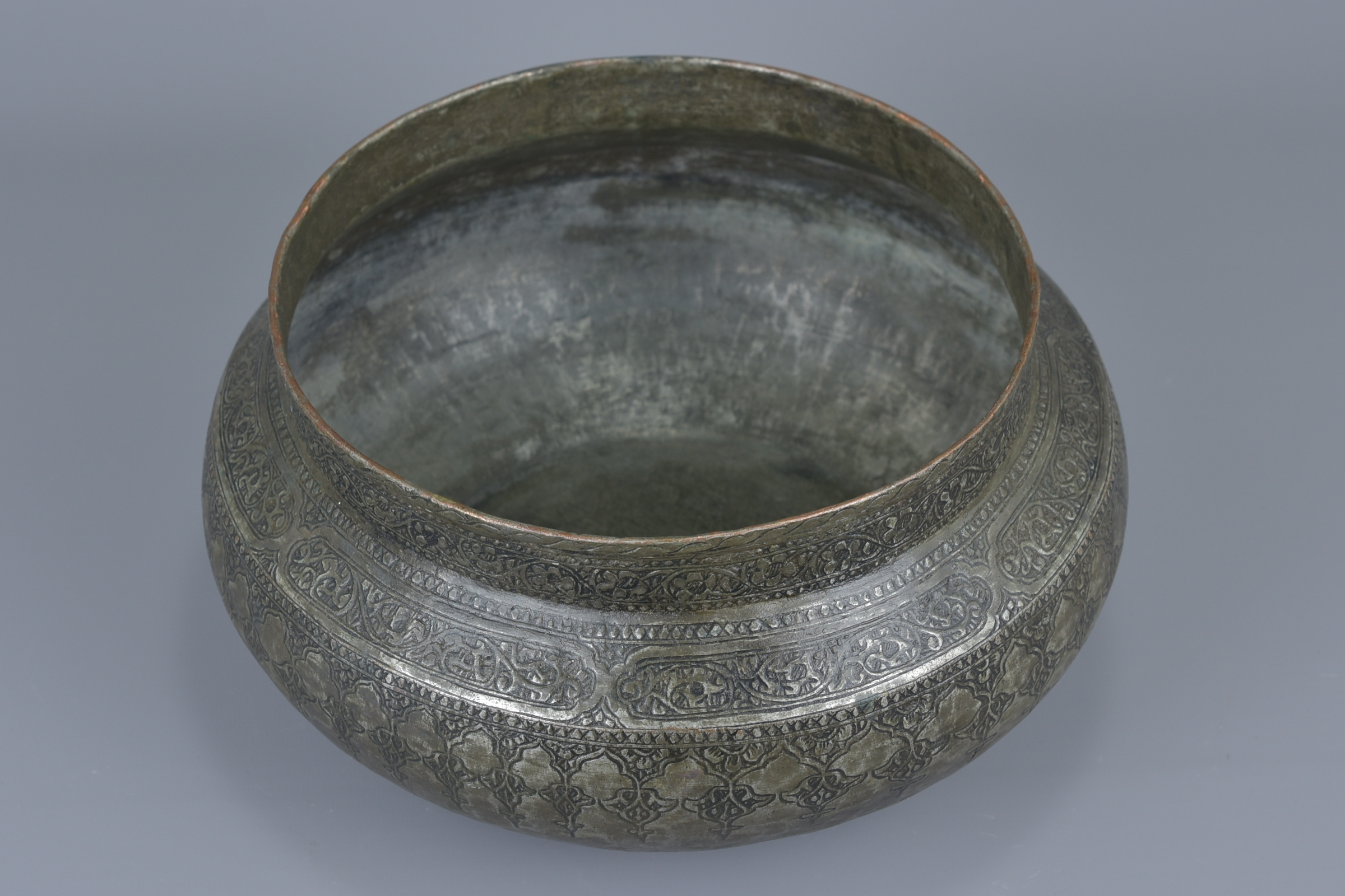A large Persian 19th century metal bowl. 22cm diameter - Image 3 of 4