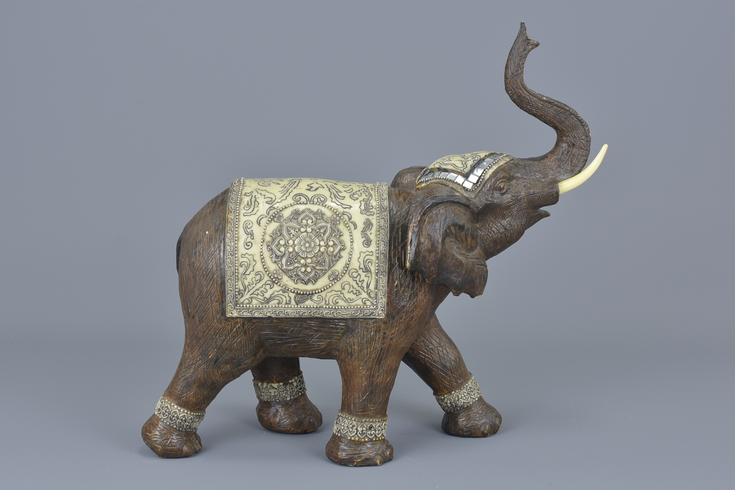 An Indian carved wooden elephant. 25cm x 24cm - Image 4 of 4