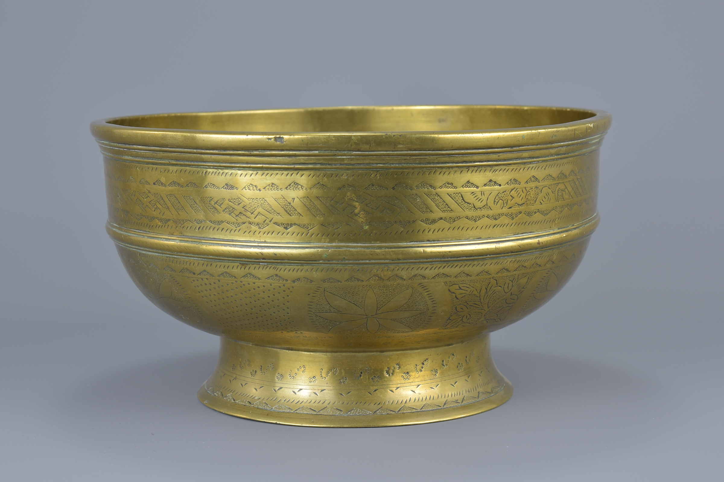 An Indian bronze bowl. - Image 2 of 3