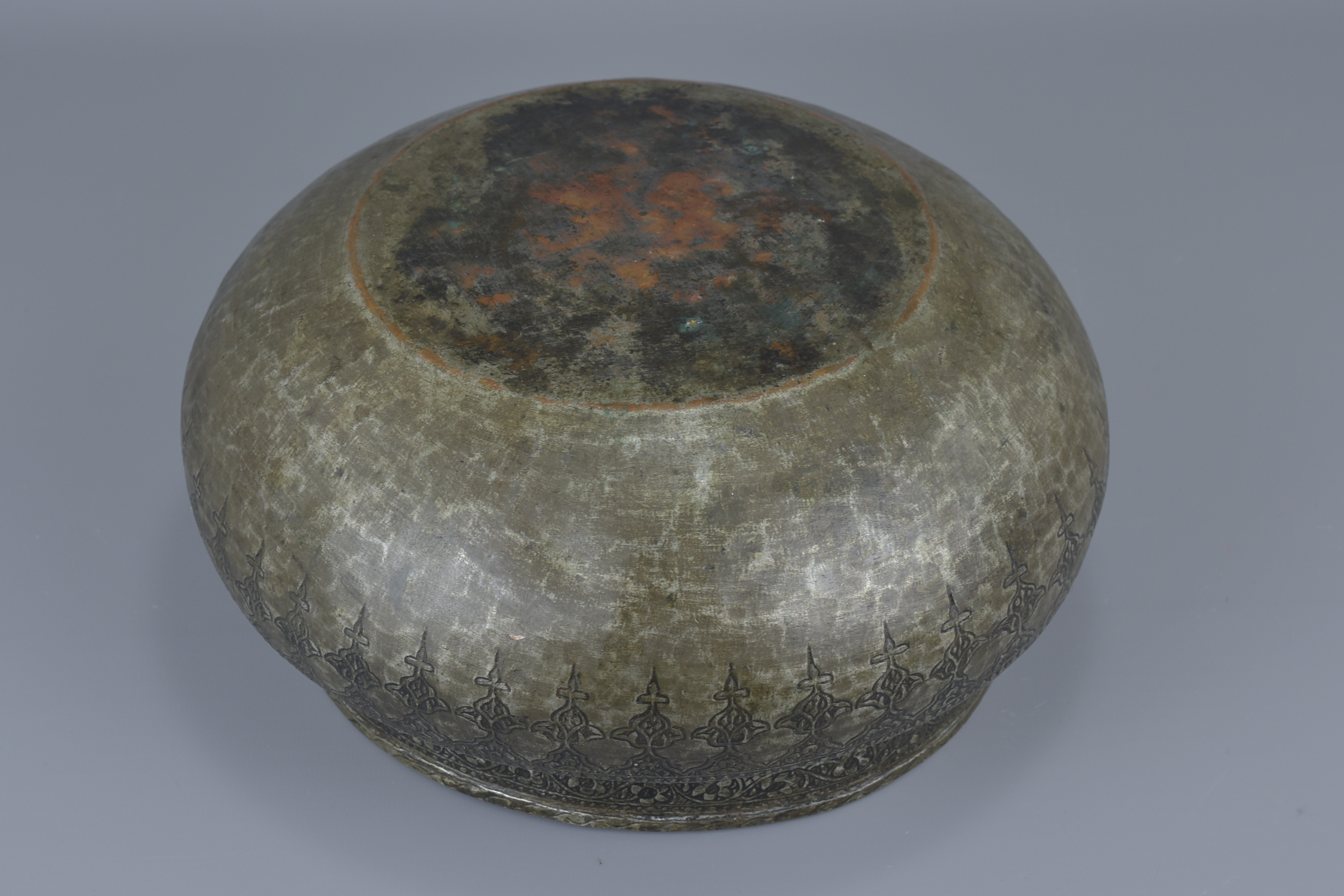 A large Persian 19th century metal bowl. 22cm diameter - Image 4 of 4