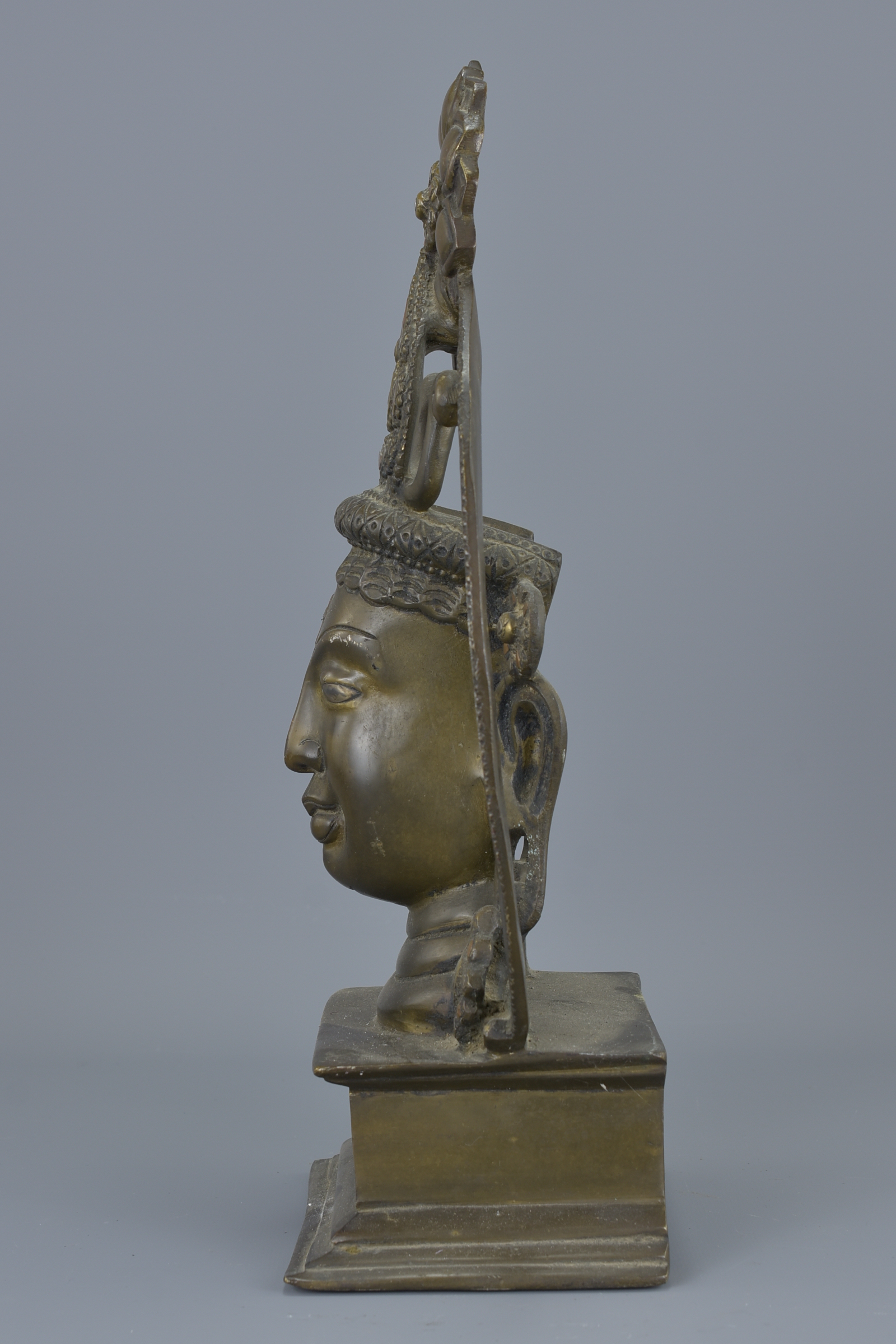 An Eastern bronze figure on stand. 37Cm tall - Image 3 of 4
