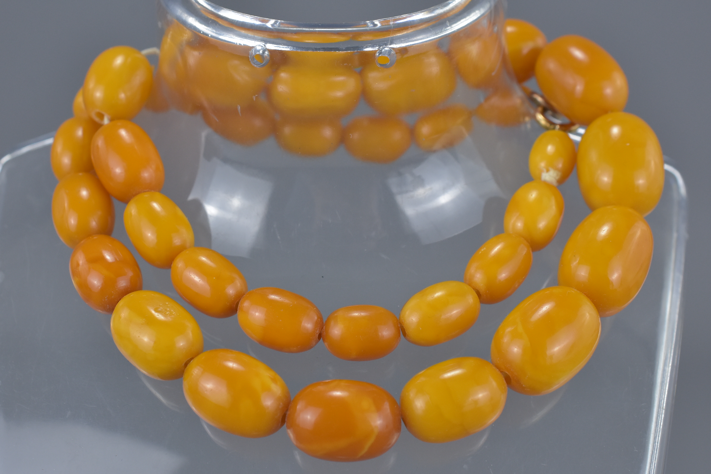String of Butterscotch Amber Beads comprising 37 Graduating Ovoid Beads, approx. 24 grams - Image 2 of 4