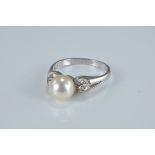 18ct White Gold Ring set with a Single Pearl (approx. 8Mm diameter) and each shoulders set with a Di