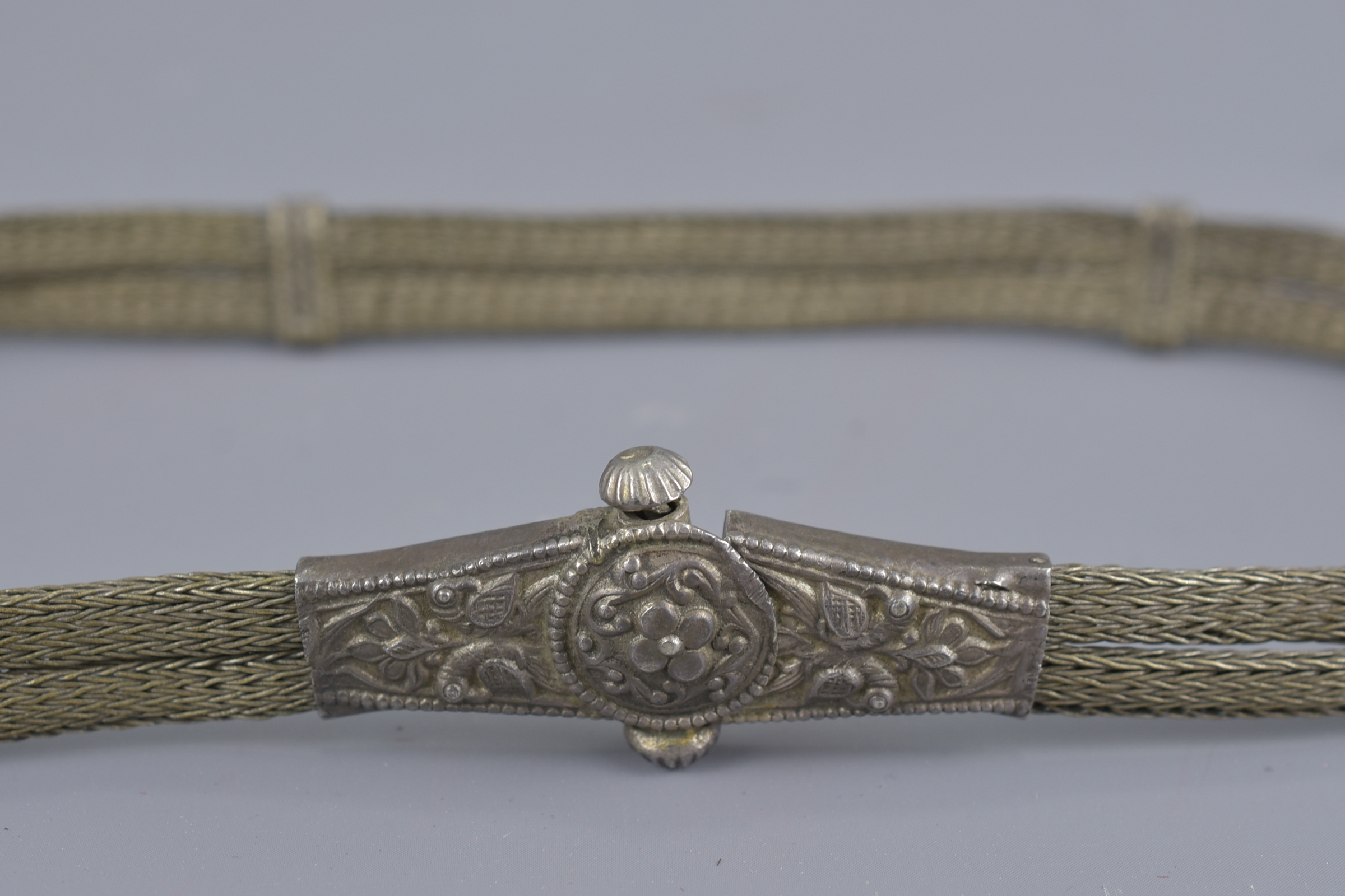 An Islamic 19th century metal chain item. - Image 2 of 3