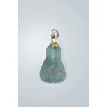 A Chinese jadeite pendant with yellow metal fitting. 2.5cm x 1.5cm