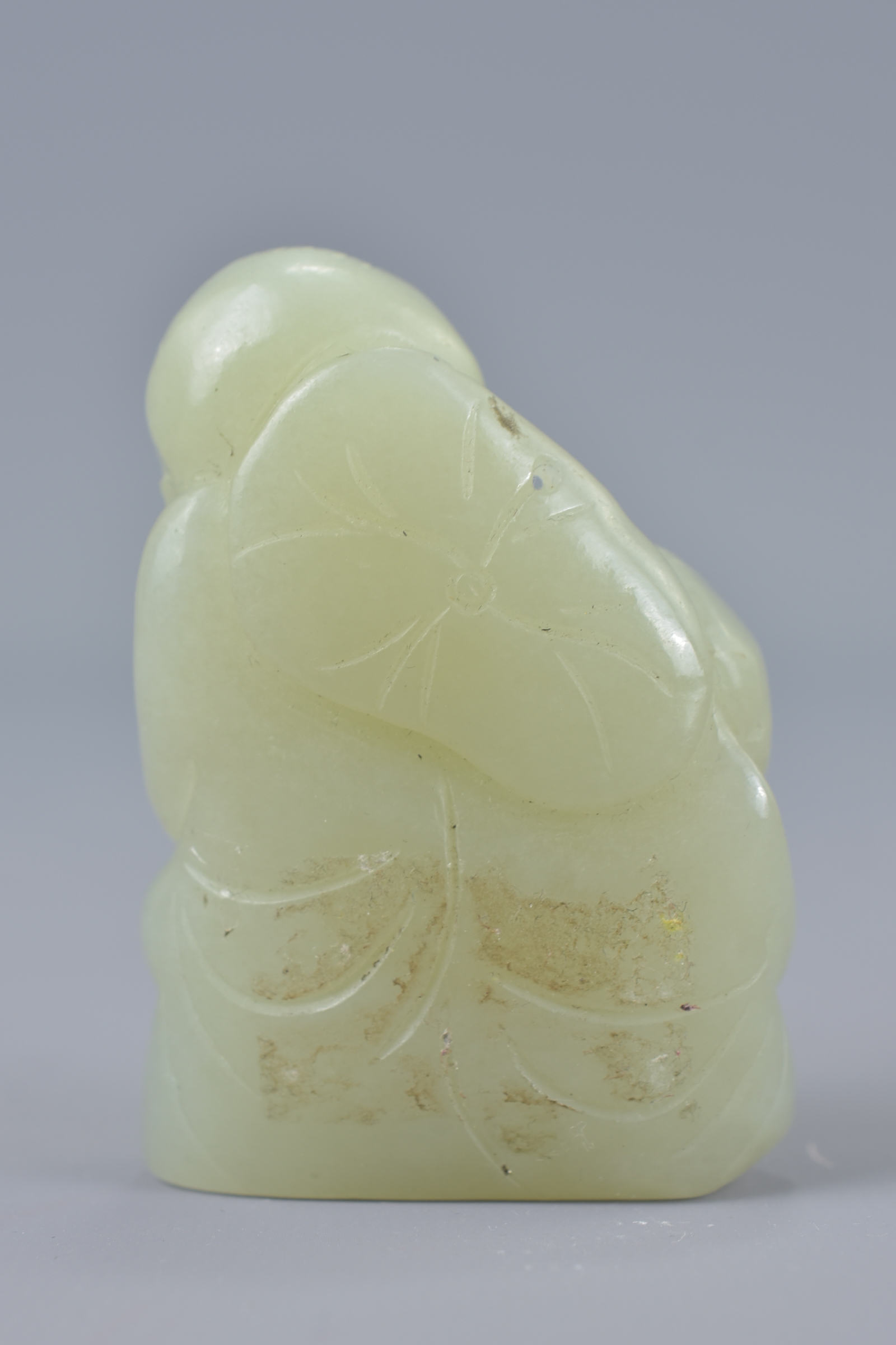 A Chinese 19/20th century pale celadon jade carving of two boys. Size 5.7cm tall x 3.8cm wide - Image 3 of 4