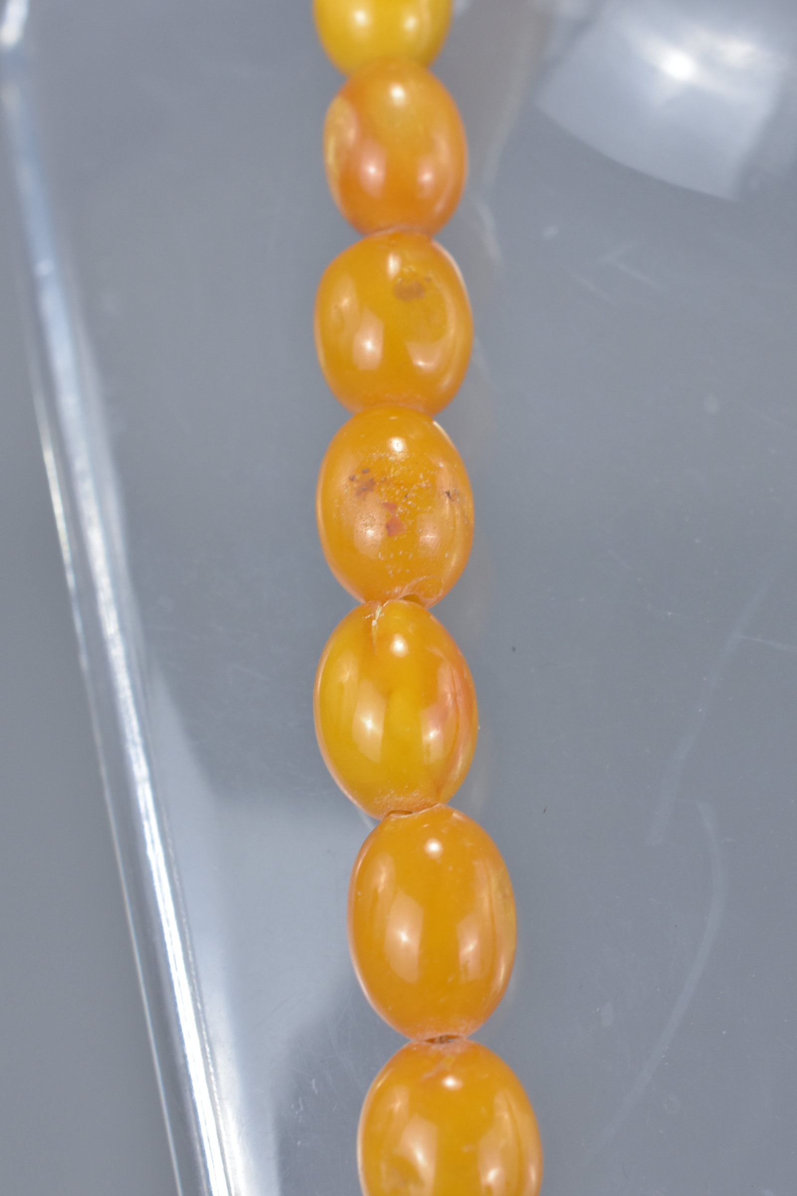 Butterscotch Amber Necklace containing 32 Graduating Ovoid Beads, approx. 41 grams - Image 3 of 3