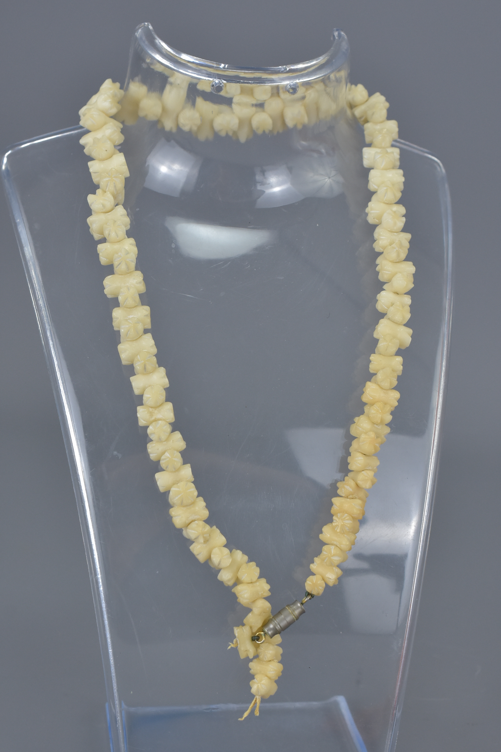 Three Strand Coral Bead Necklace - Image 5 of 7