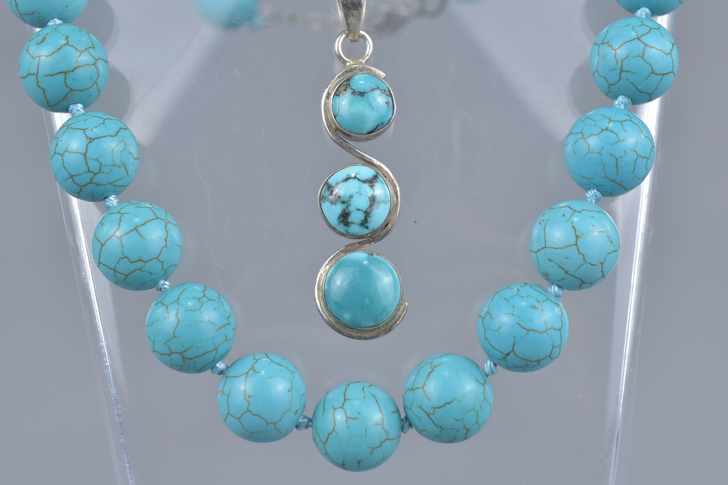 String of Thirty Three Turquoise Beads - Image 2 of 3