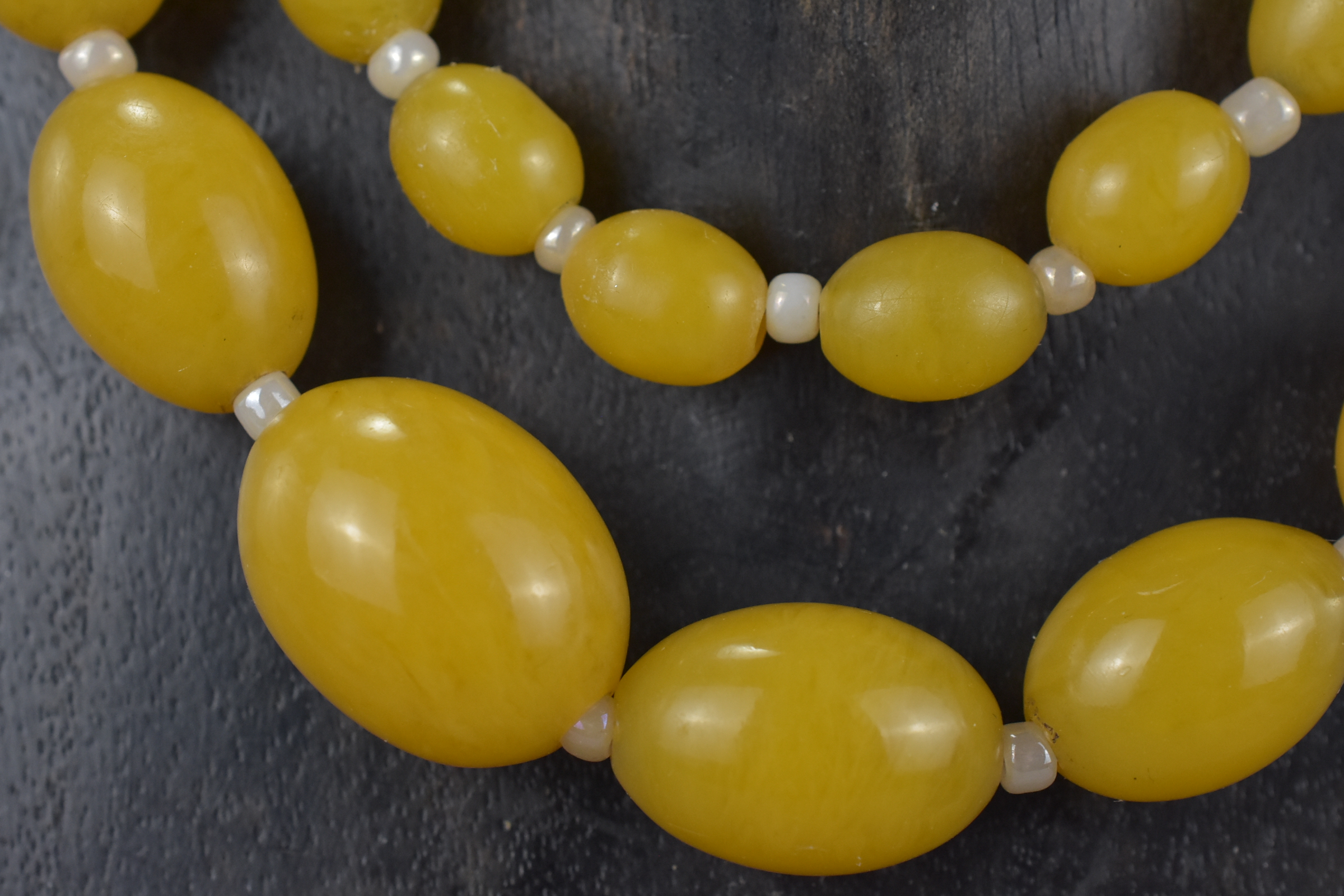 String of Yellow Amber Ovoid Beads - Image 3 of 3