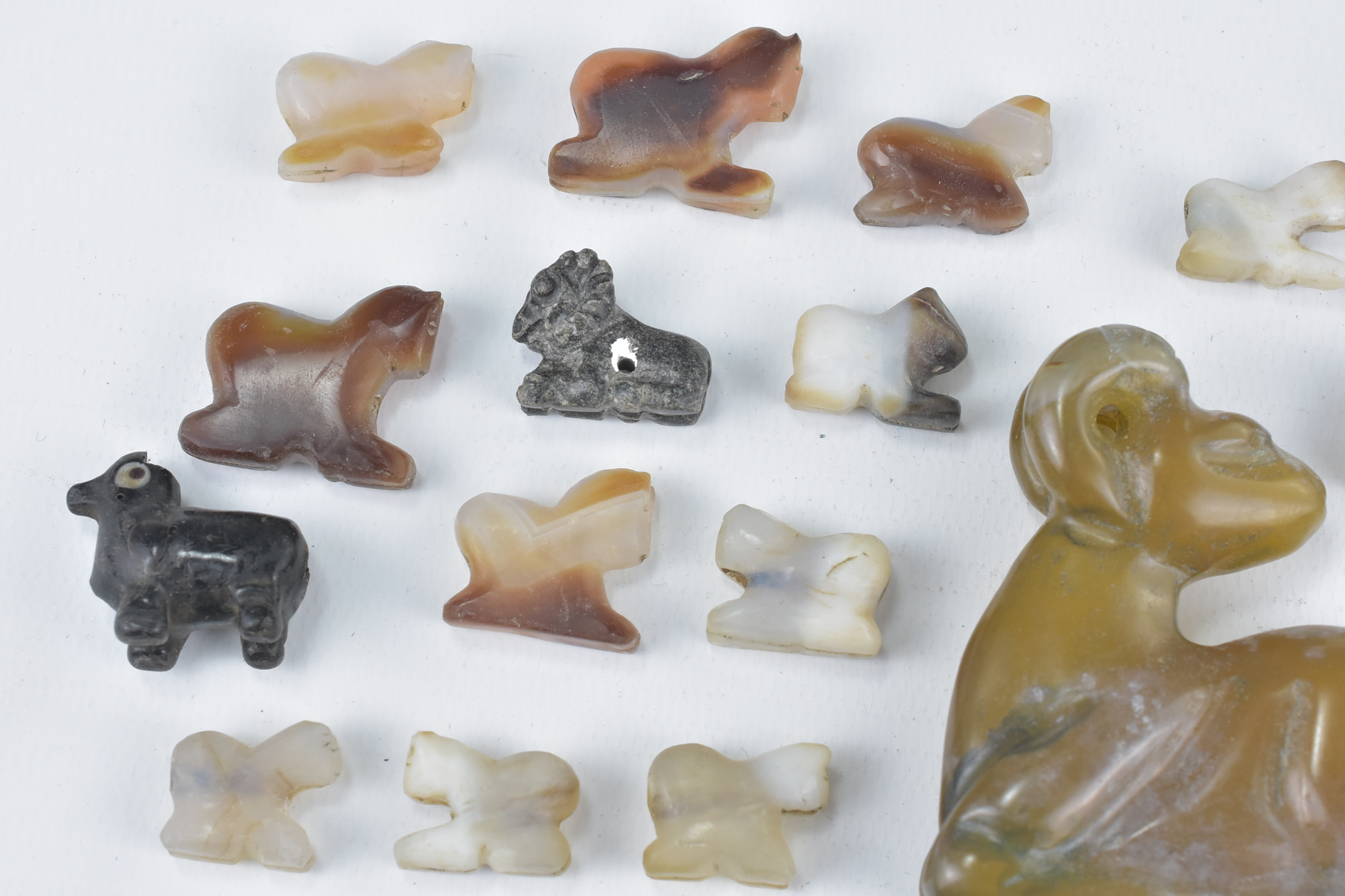 Collection of Twenty One Carved Agate Animals - Image 3 of 5