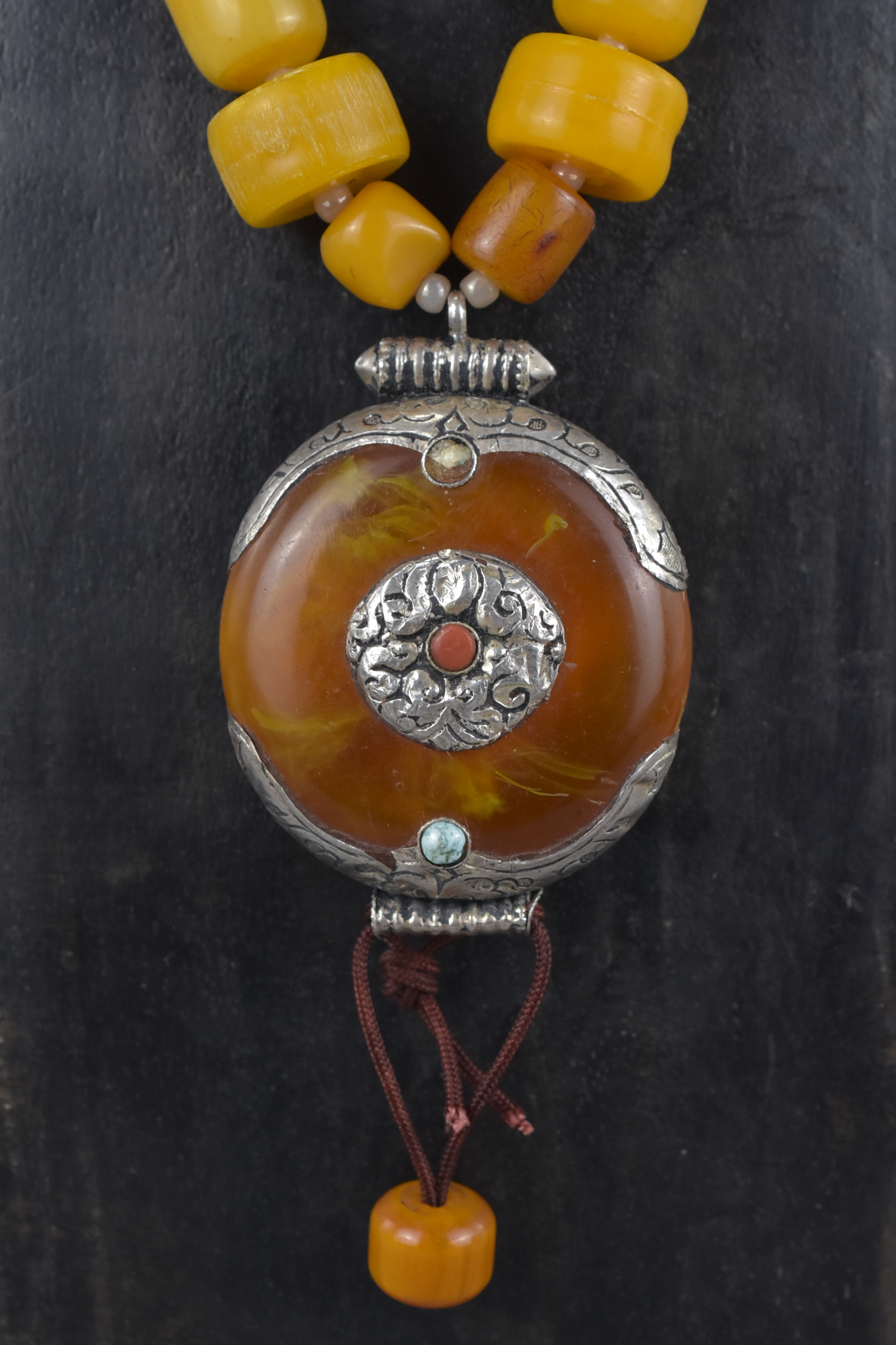 Necklace of Twenty Six Cylindrical Amber Beads - Image 2 of 4