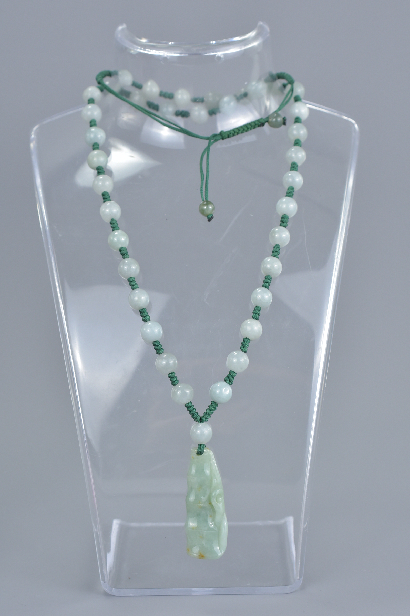 String of Thirty Seven Jade Beads - Image 3 of 4