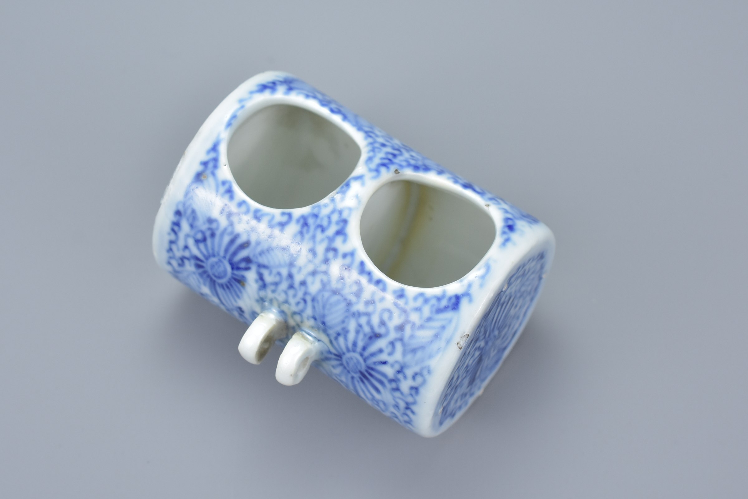 Chinese Early 19th century Blue and White Porcelain Double Bird Feeder, 6.5cms long - Image 4 of 5