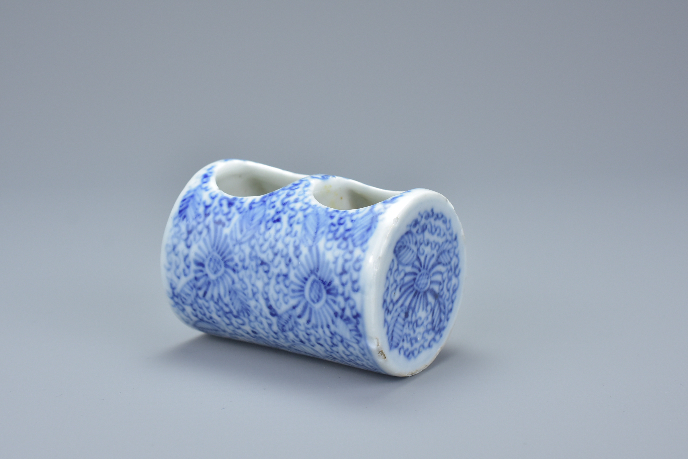 Chinese Early 19th century Blue and White Porcelain Double Bird Feeder, 6.5cms long