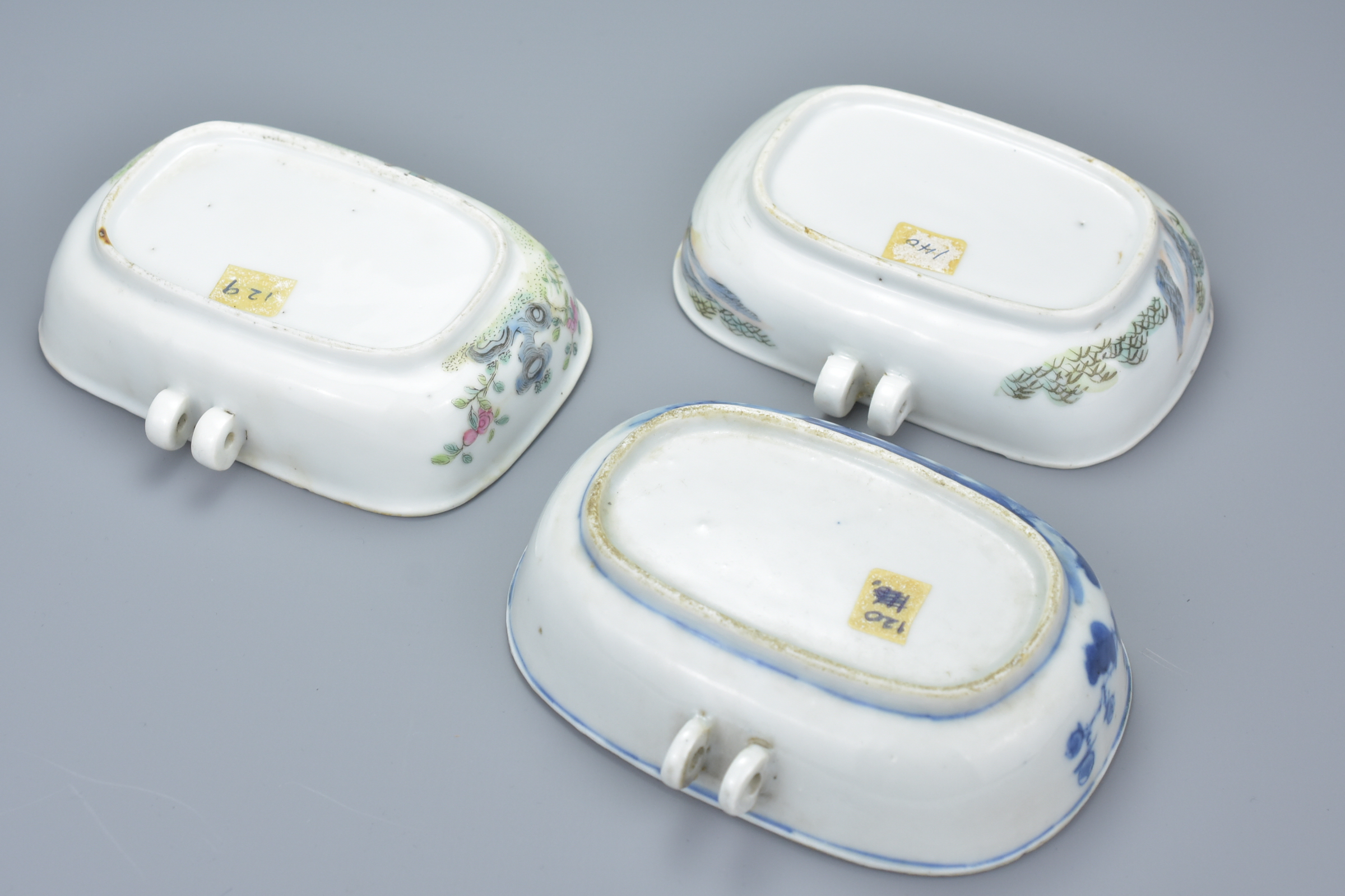 Three Chinese 19th century Porcelain Bird Baths, two Famille Rose examples and one blue and white, 1 - Image 8 of 9