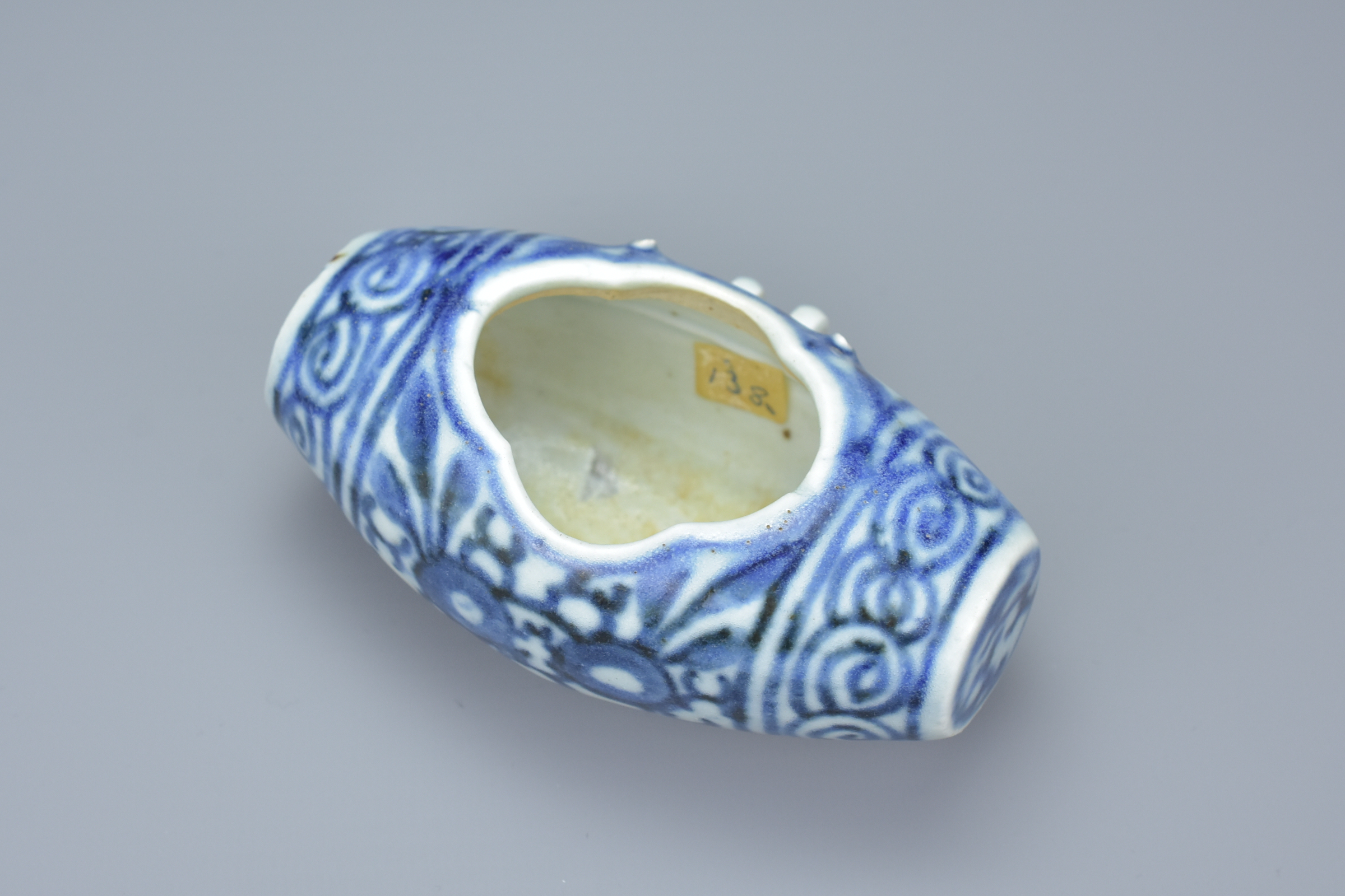 Chinese Early 19th century Blue and White Porcelain Bird Feeder, 9cms long - Image 4 of 5