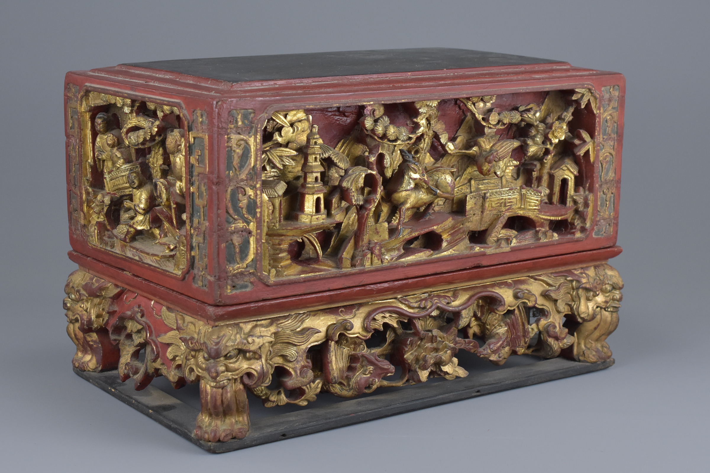 19th century Chinese Red Lacquered Wooden Box and Cover with Gilded Decoration, profusely carved wit - Image 2 of 7