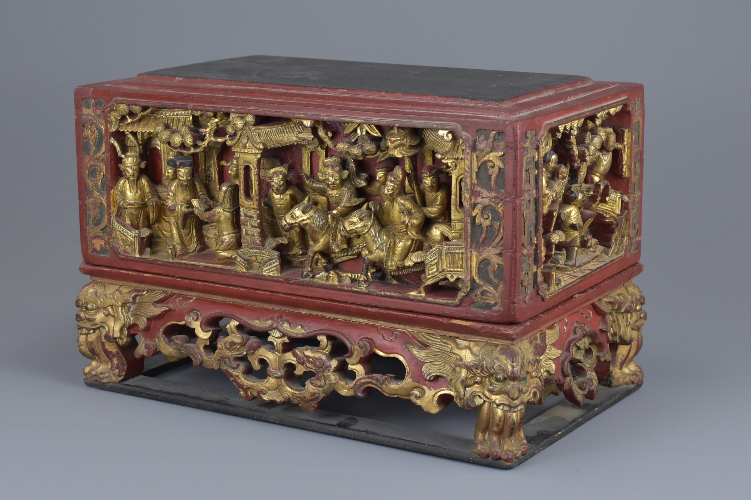 19th century Chinese Red Lacquered Wooden Box and Cover with Gilded Decoration, profusely carved wit - Image 3 of 7