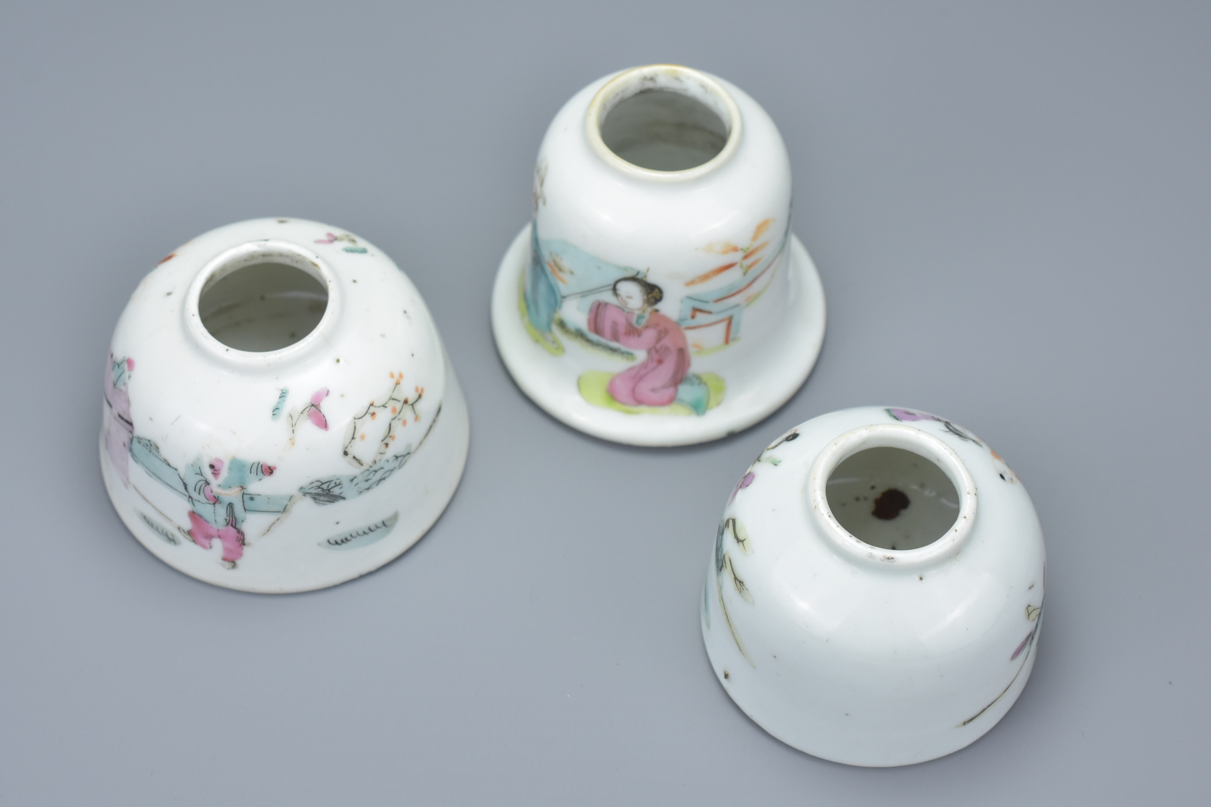 Three Chinese Late 19th century Famille Rose Porcelain Water Pots, 6cms wide (3) - Image 3 of 4