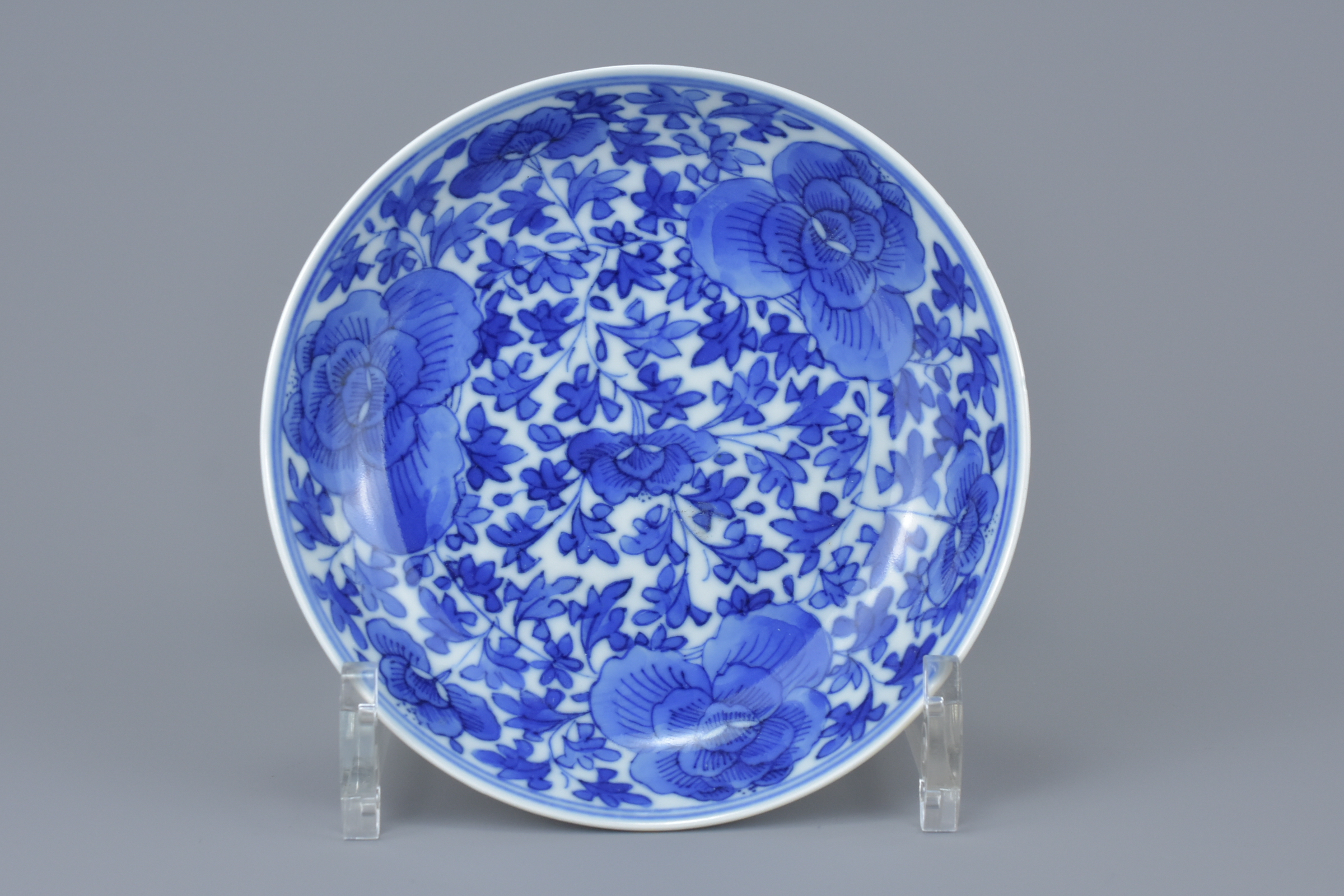 Pair of 19th century Chinese Porcelain Blue and White Saucers with four character hallmark and Wooll - Image 6 of 7