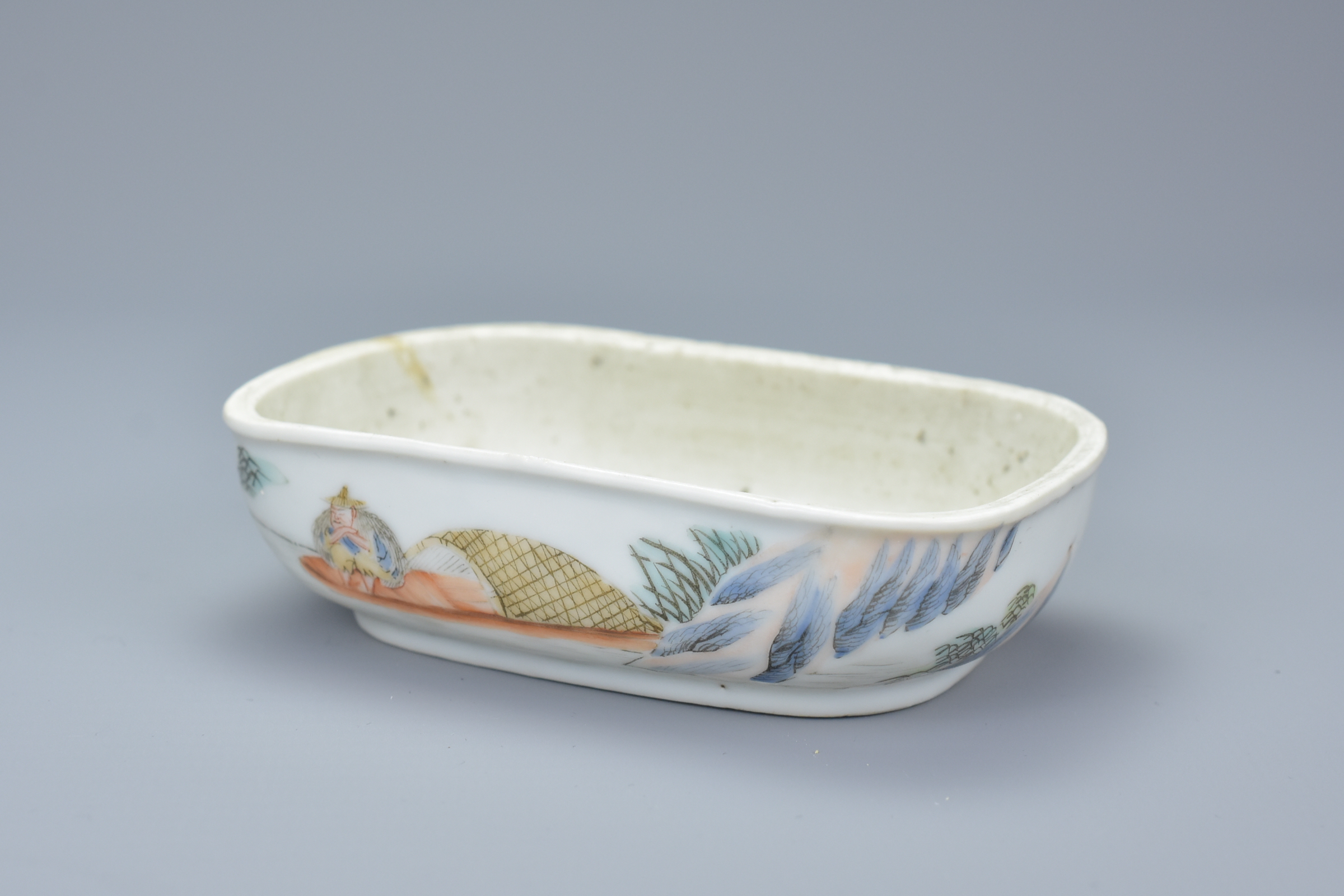 Three Chinese 19th century Porcelain Bird Baths, two Famille Rose examples and one blue and white, 1 - Image 6 of 9