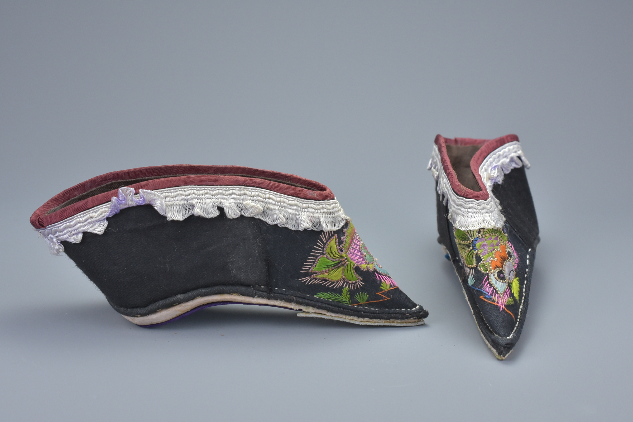 Two Pairs of Chinese early 20th century Embroidered Banded feet Shoes 16cms long (2) - Image 7 of 7