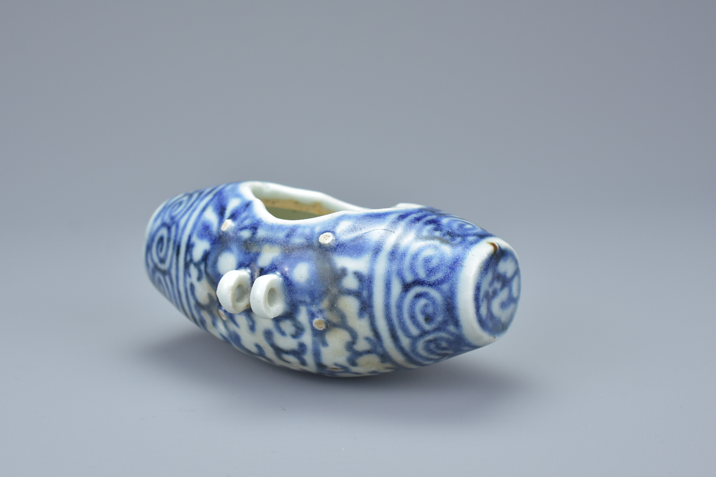 Chinese Early 19th century Blue and White Porcelain Bird Feeder, 9cms long - Image 3 of 5