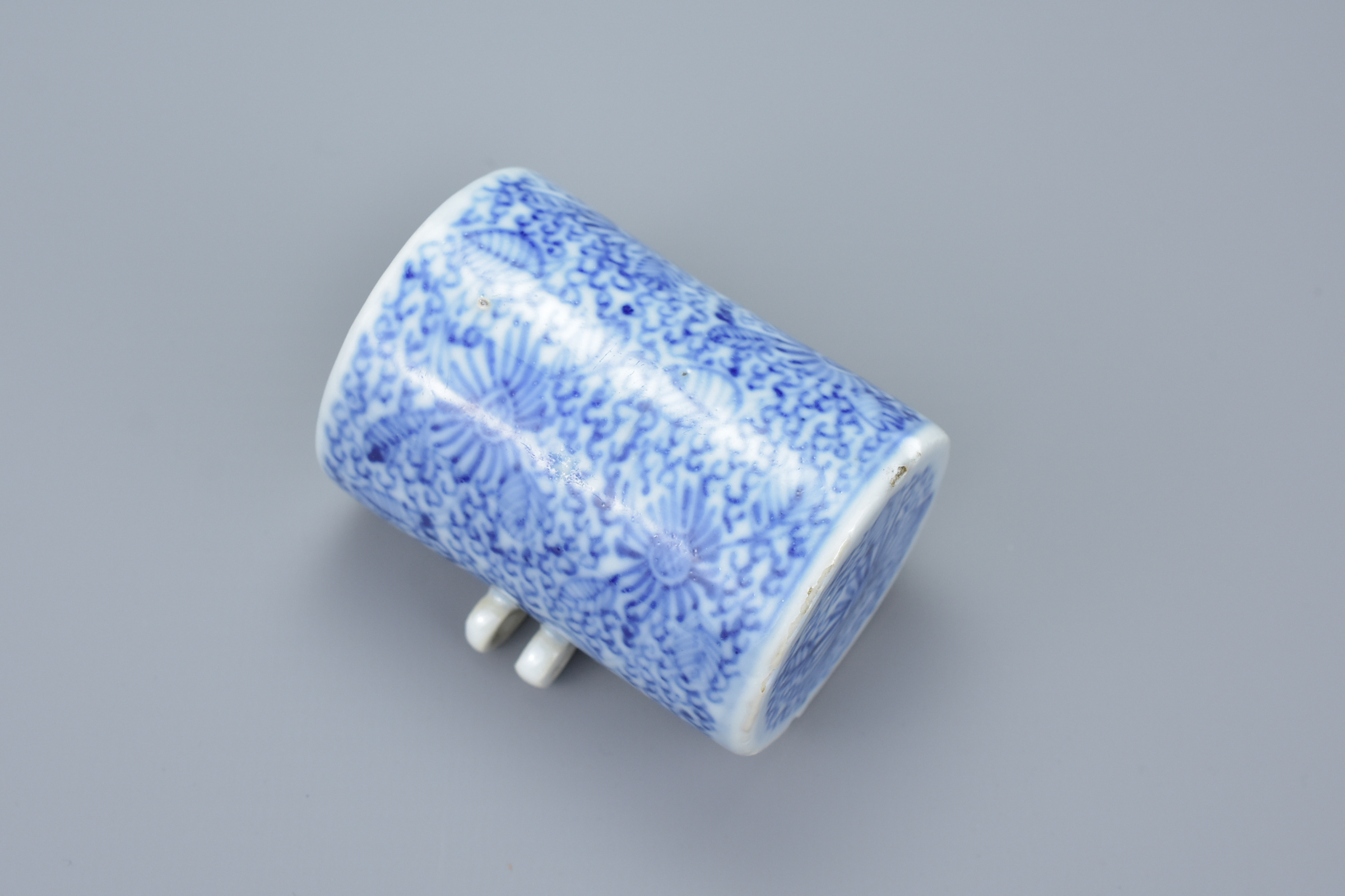 Chinese Early 19th century Blue and White Porcelain Double Bird Feeder, 6.5cms long - Image 5 of 5