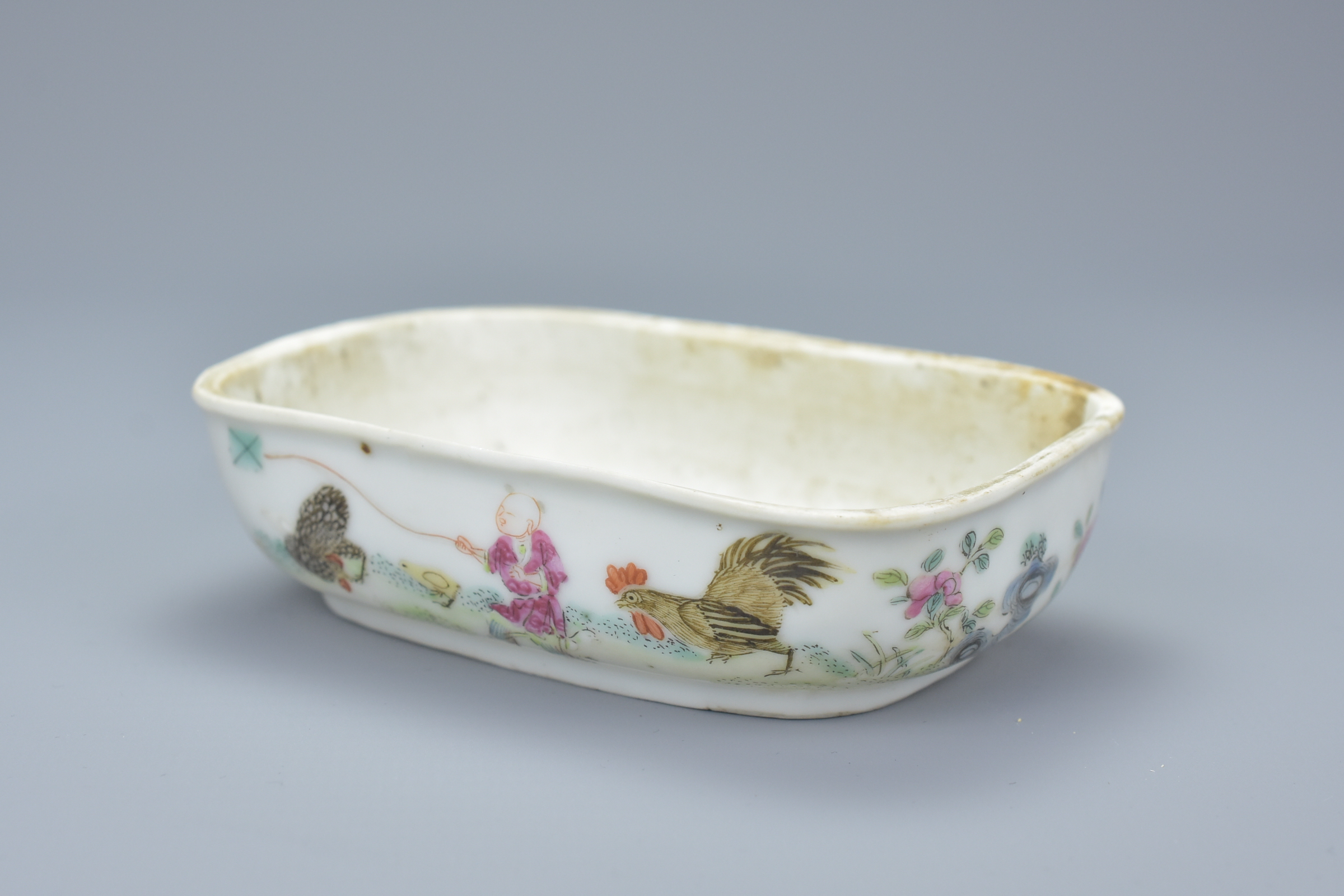 Three Chinese 19th century Porcelain Bird Baths, two Famille Rose examples and one blue and white, 1 - Image 4 of 9