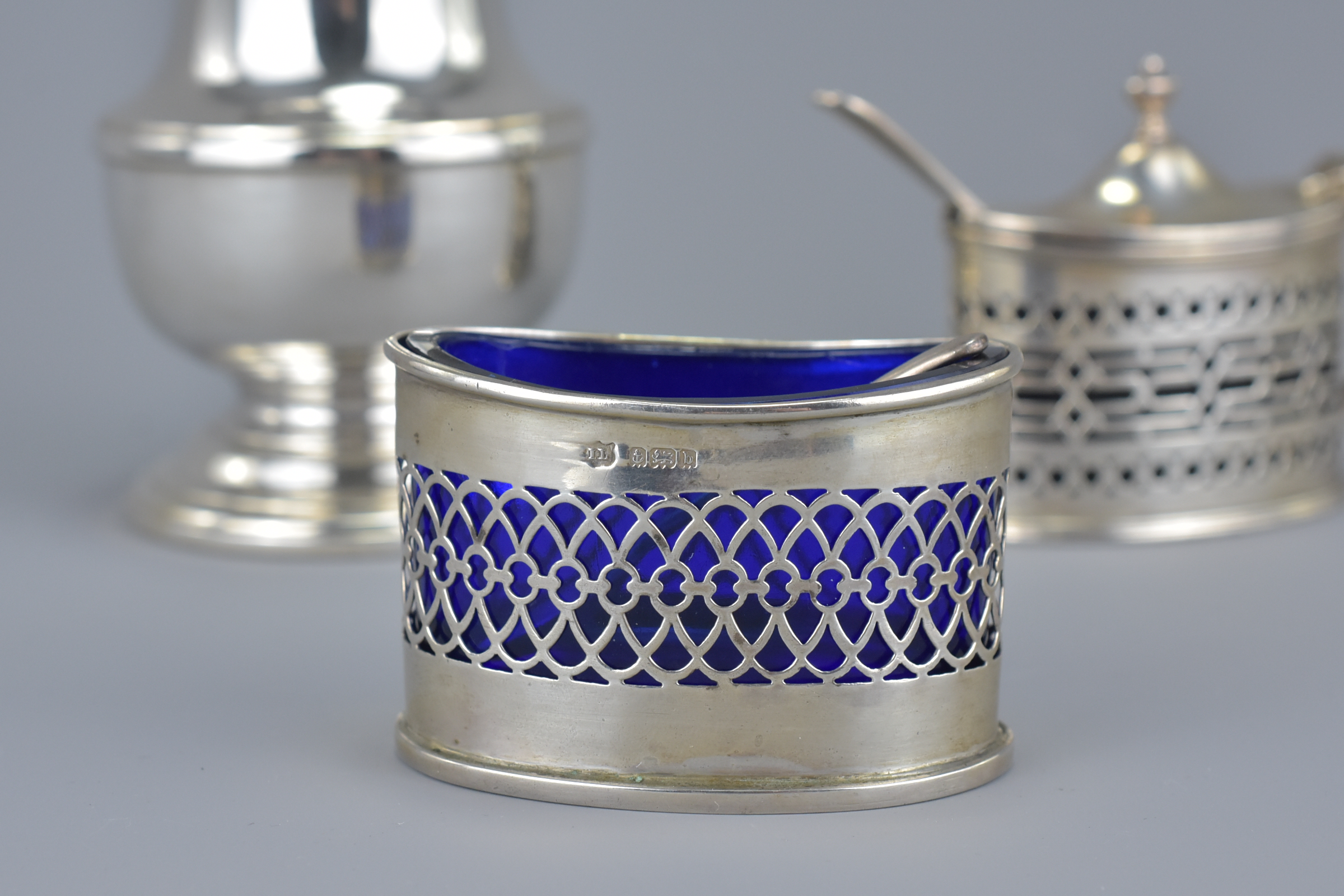 English Hallmarked Silver Mustard Pot with Blue Glass Liner, Chester 1919, English Hallmarked Silver - Image 3 of 3