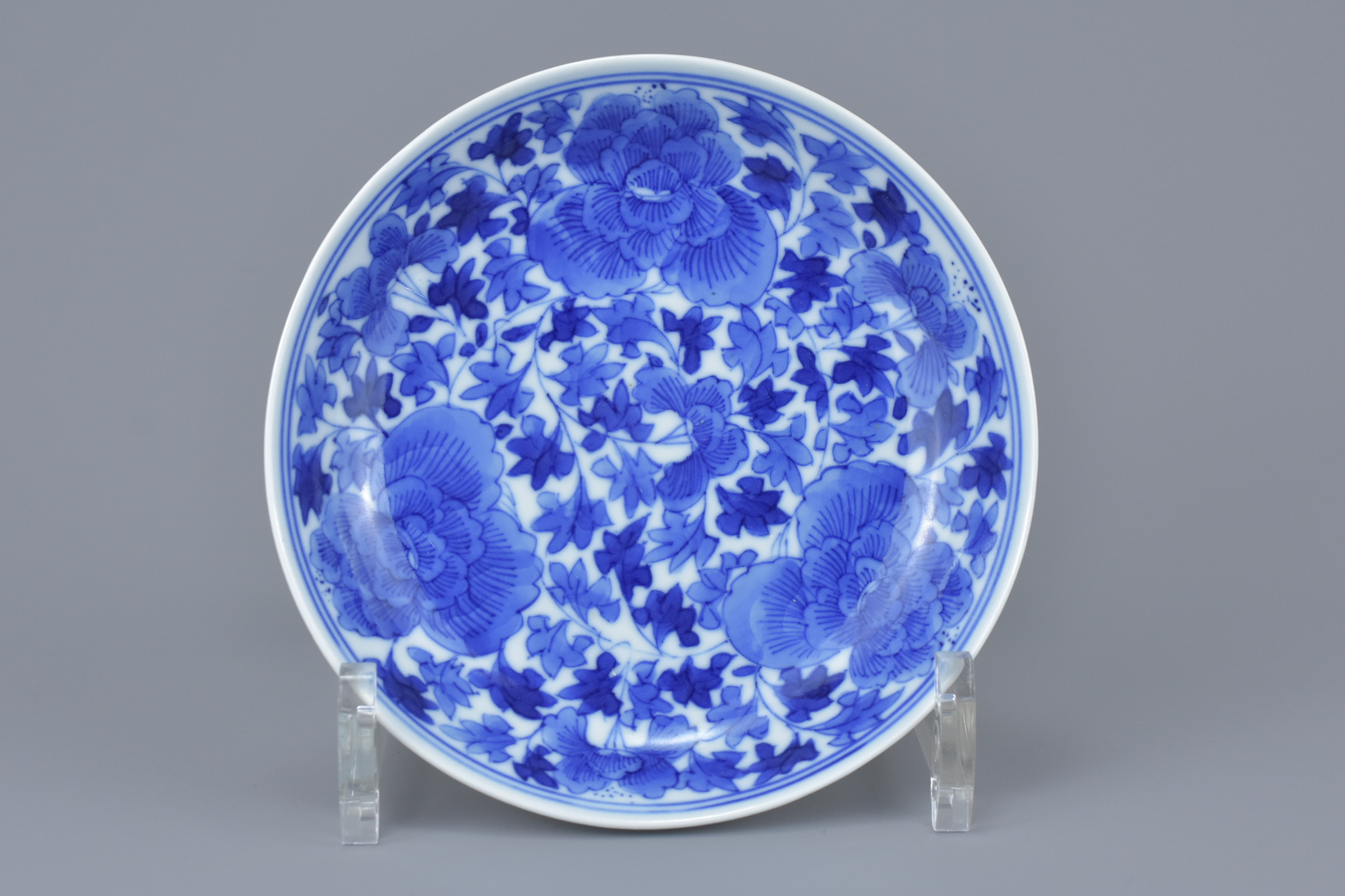 Pair of 19th century Chinese Porcelain Blue and White Saucers with four character hallmark and Wooll - Image 4 of 7